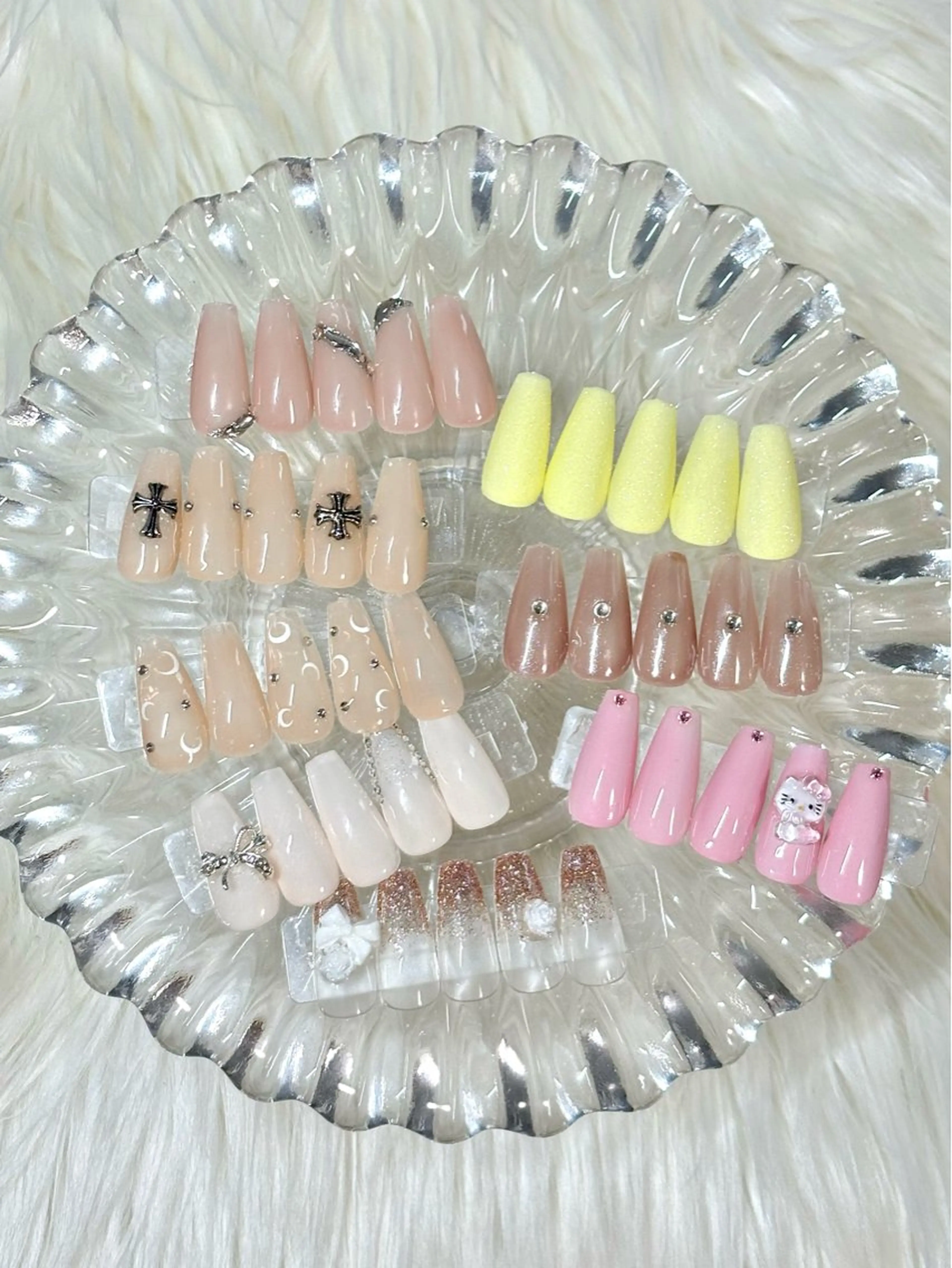 ネイル ラメ(グリッター) リボン ハンドネイル Sii nail 🤍SAKIのネイルデザイン