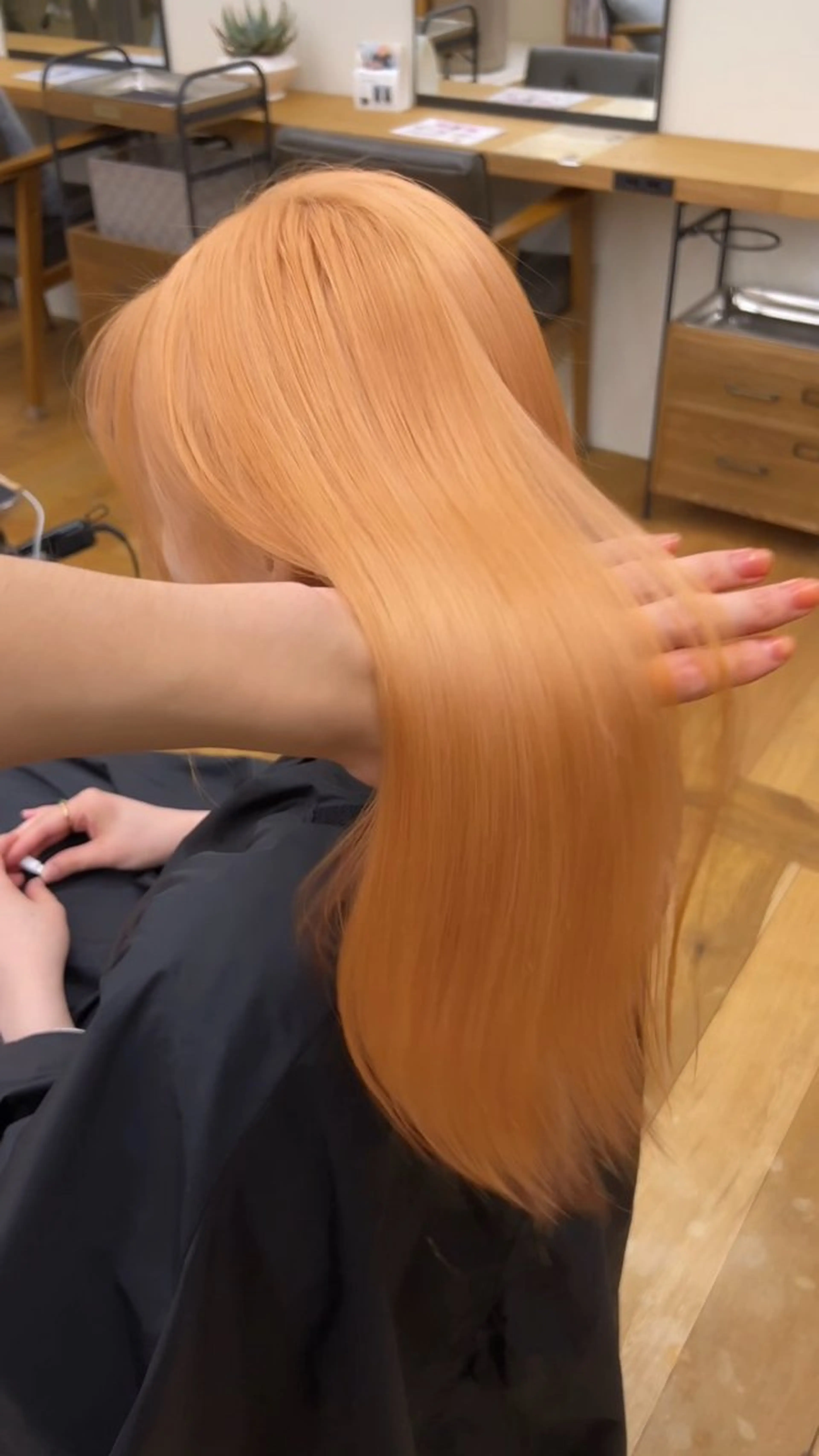 ロング カラー ブリーチ ケアブリーチ オレンジ カット ヘアカラー トリートメント belle   表参道　terrace所属・抜きっぱなしブロンド /ハイトーン/カナタのヘアスタイル
