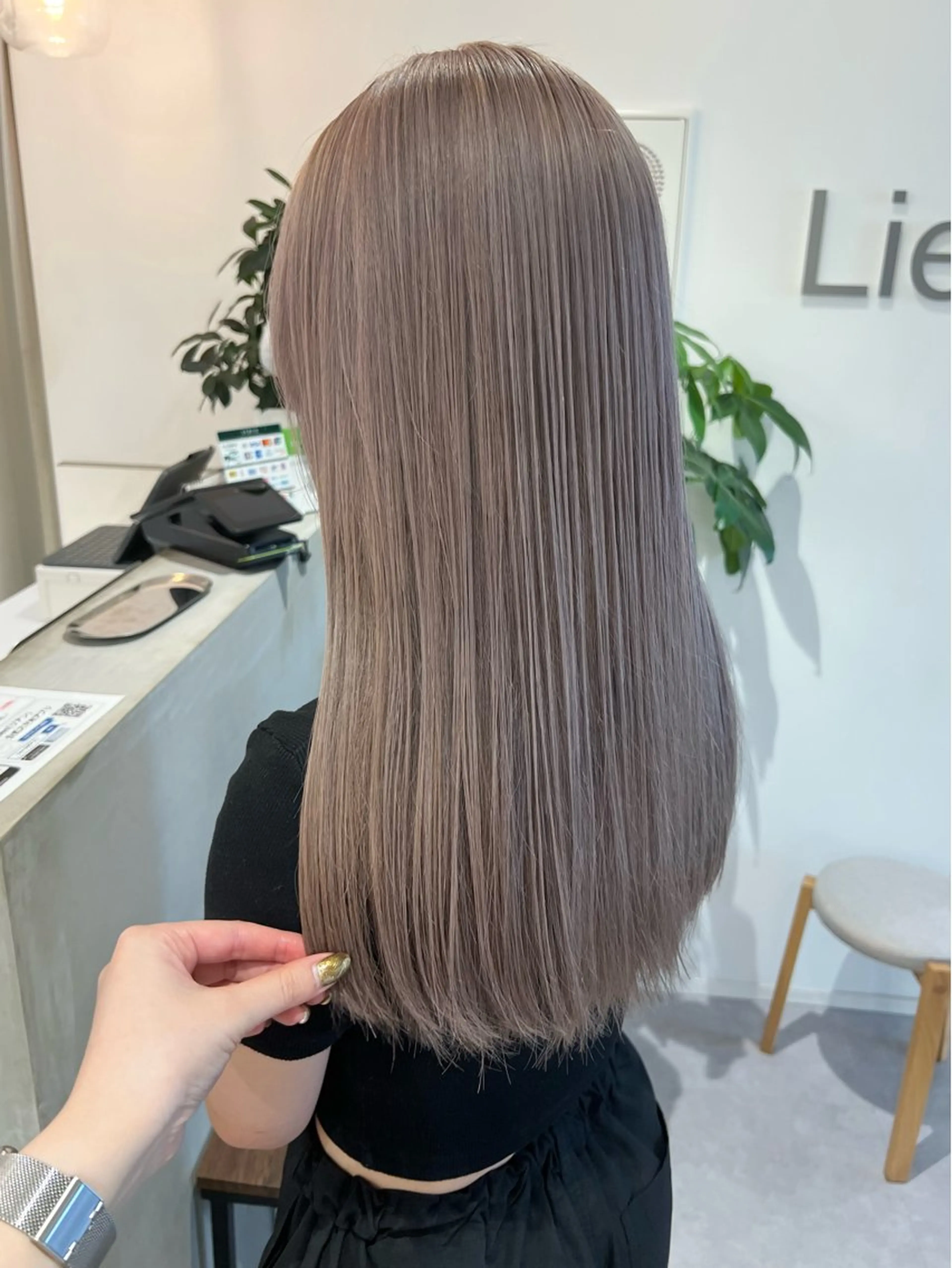 ロング ヘアカラー miyu✂︎Lien 上品なブリーチカラーのヘアスタイル