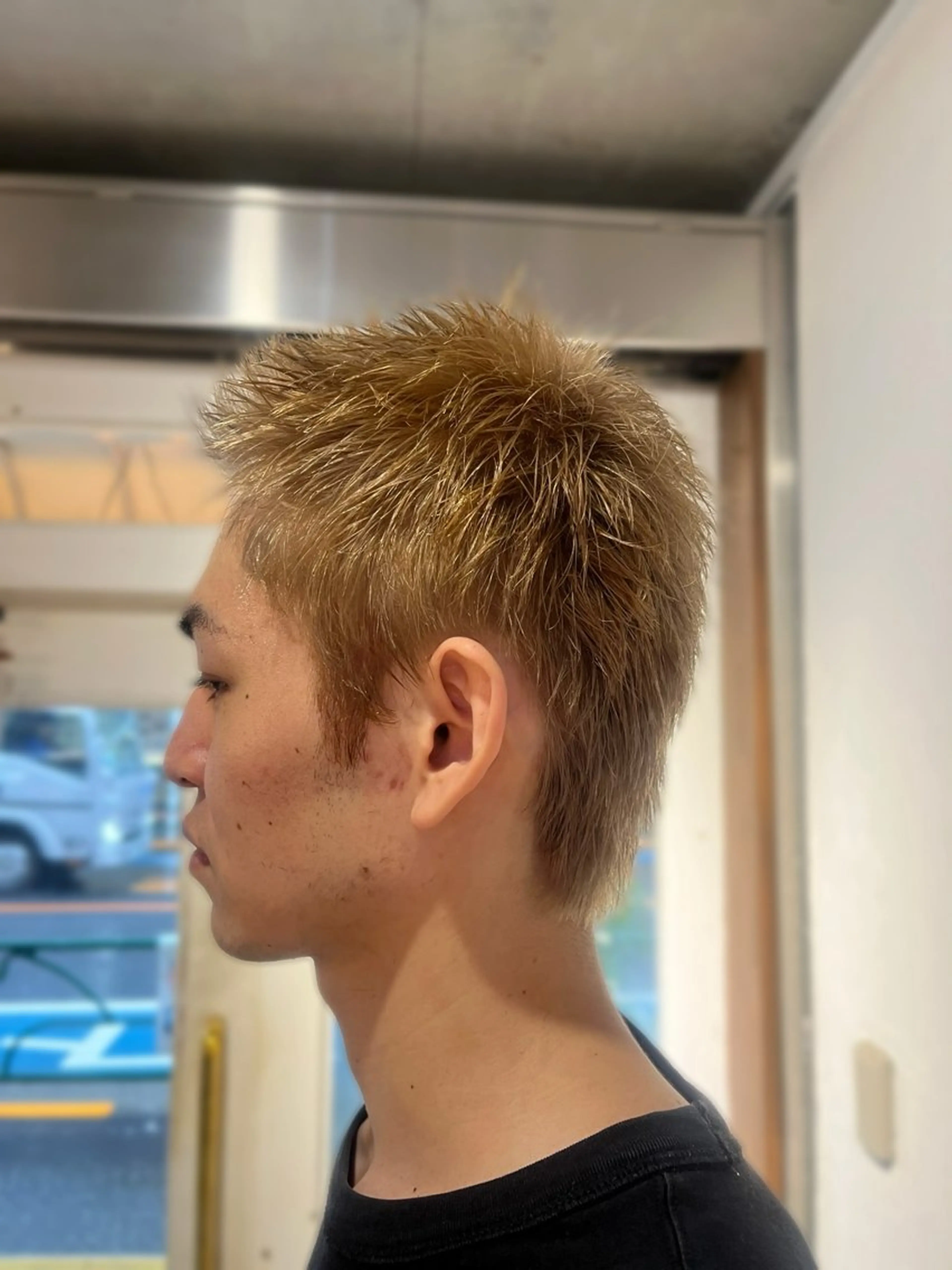 カラー メンズ メンズブリーチ ベージュカラー ブリーチ ミルクティーベージュ g.hair design所属・saaya💙 ブリーチなしカラーのヘアスタイル
