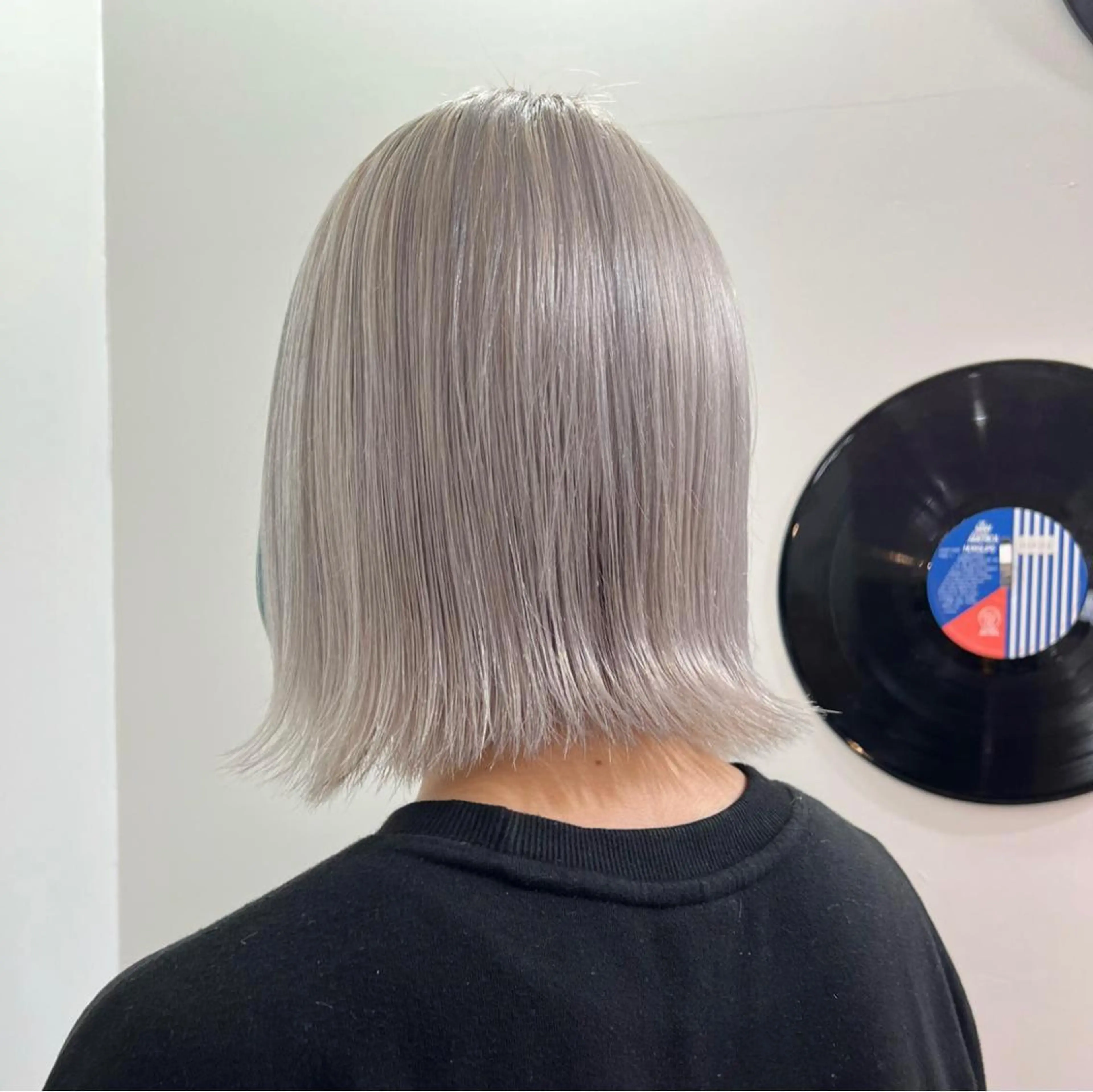ショート カラー パーマ ヘアアレンジ メンズ キッズ ネイル マツエク・マツパ アイブロウ カット ヘアカラー 🧨ブリーチー×ボブ レイヤー💎じゅえるのヘアスタイル