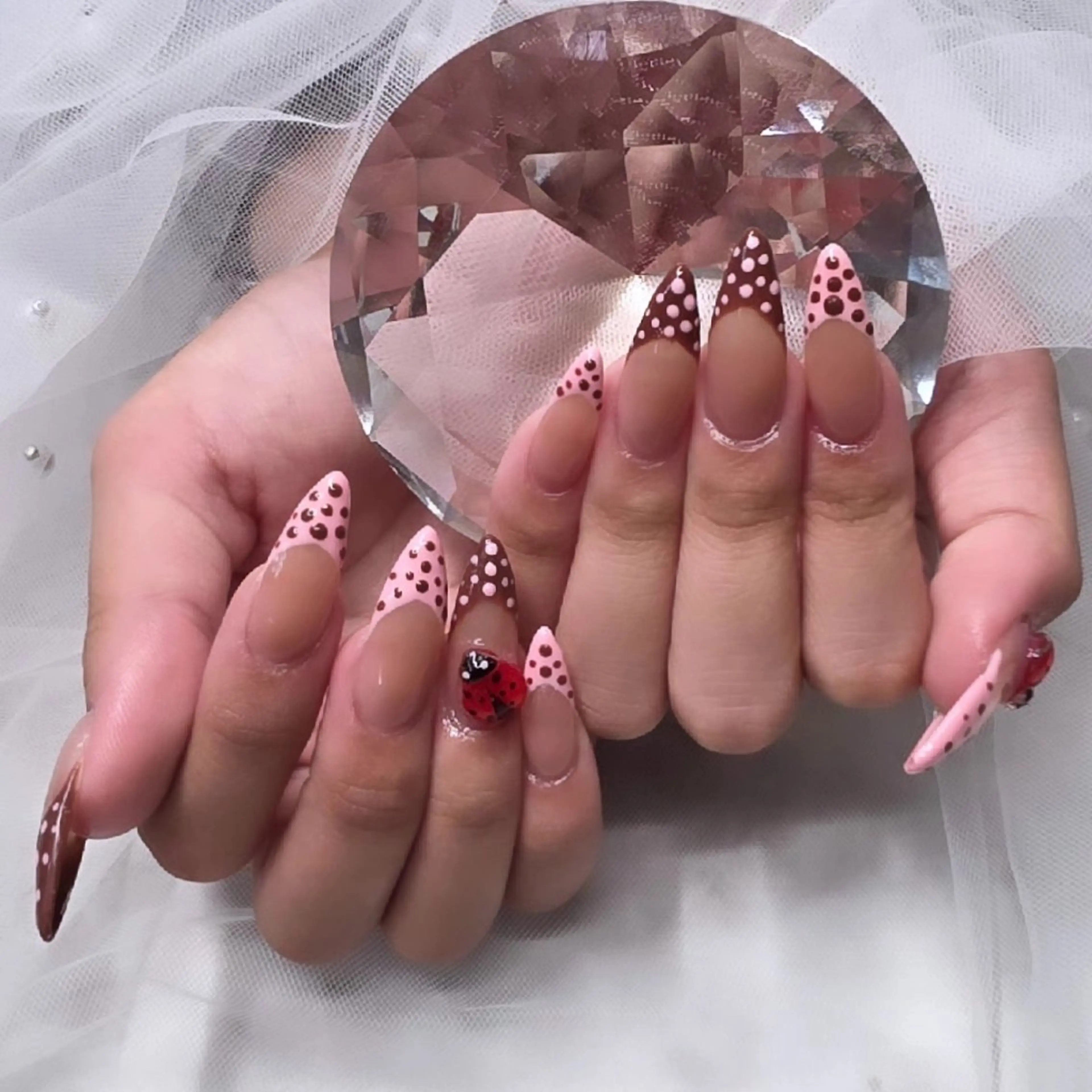 ネイル ドット フレンチネイル nailsalon glow sayaのネイルデザイン