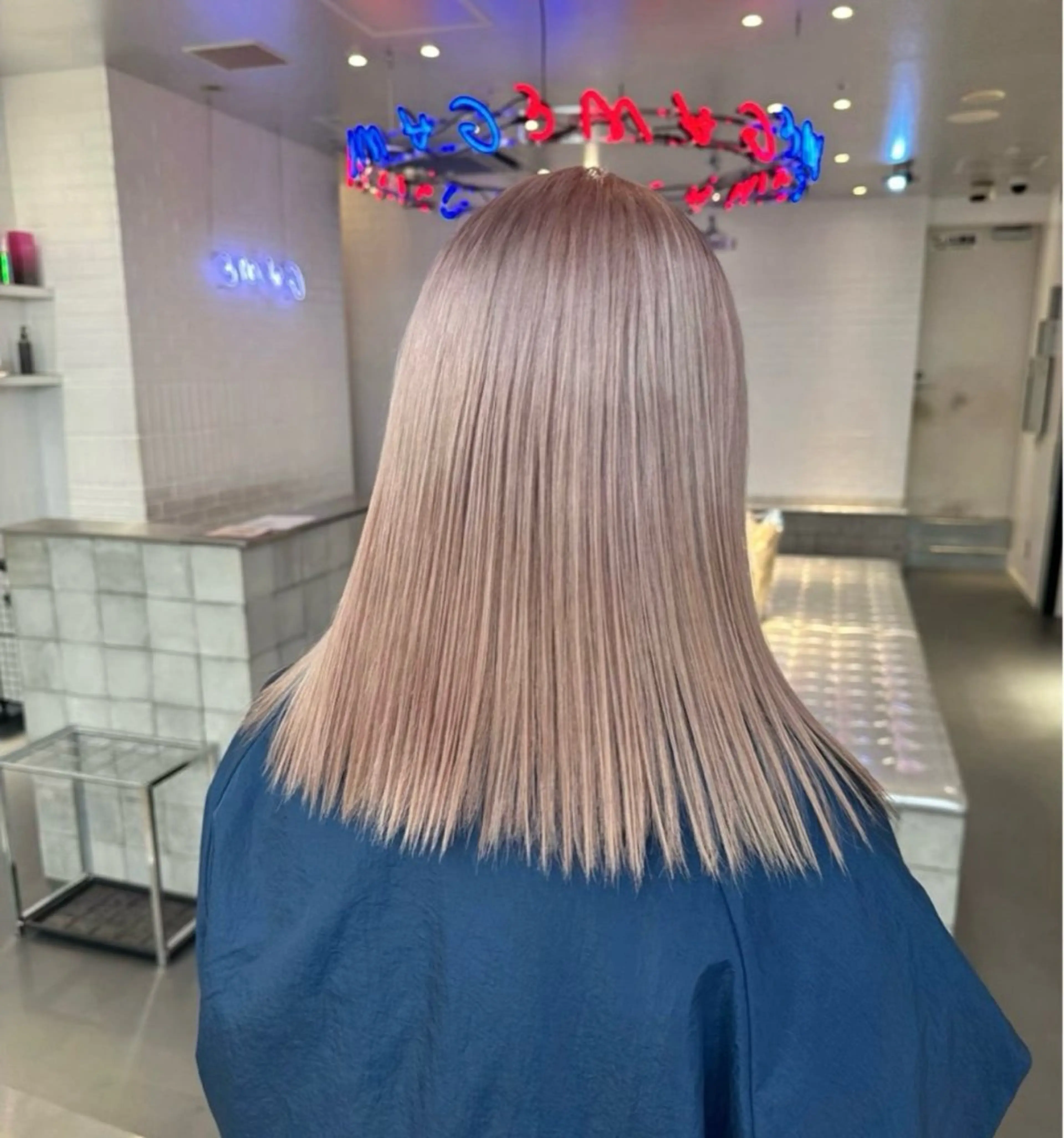 カラー ヘアカラー トリートメント ブリーチカラー×艶 🍨mihoのヘアスタイル