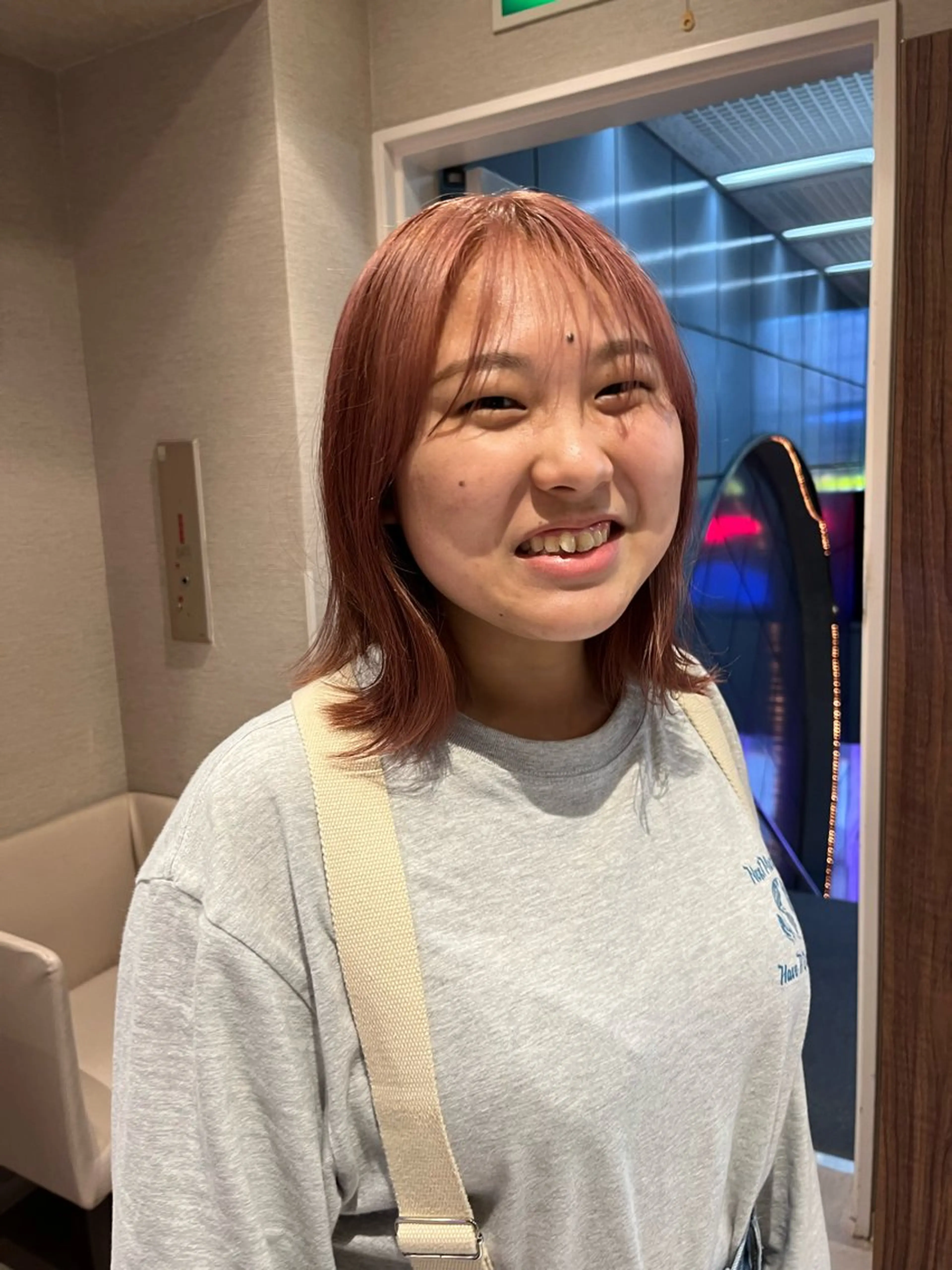 ミディアム カラー ベージュカラー ピンクカラー ピンクベージュ うざバング dogstar小林諒 レイヤー/ブリーチのヘアスタイル