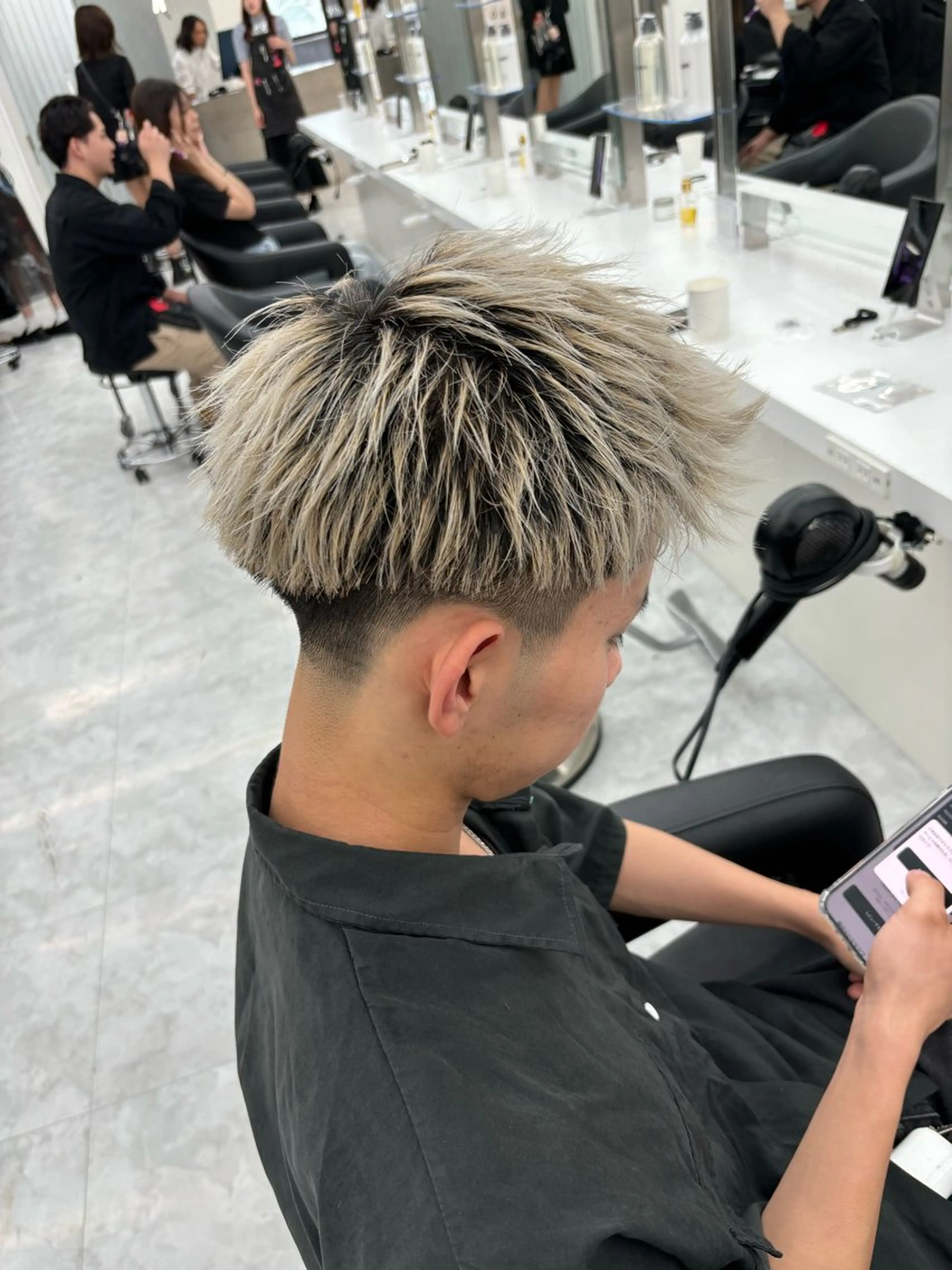 ショート メンズ カット ヘッドスパ ヘアセット 透明感ハイトーン☁️ 斗和🫧天神のヘアスタイル