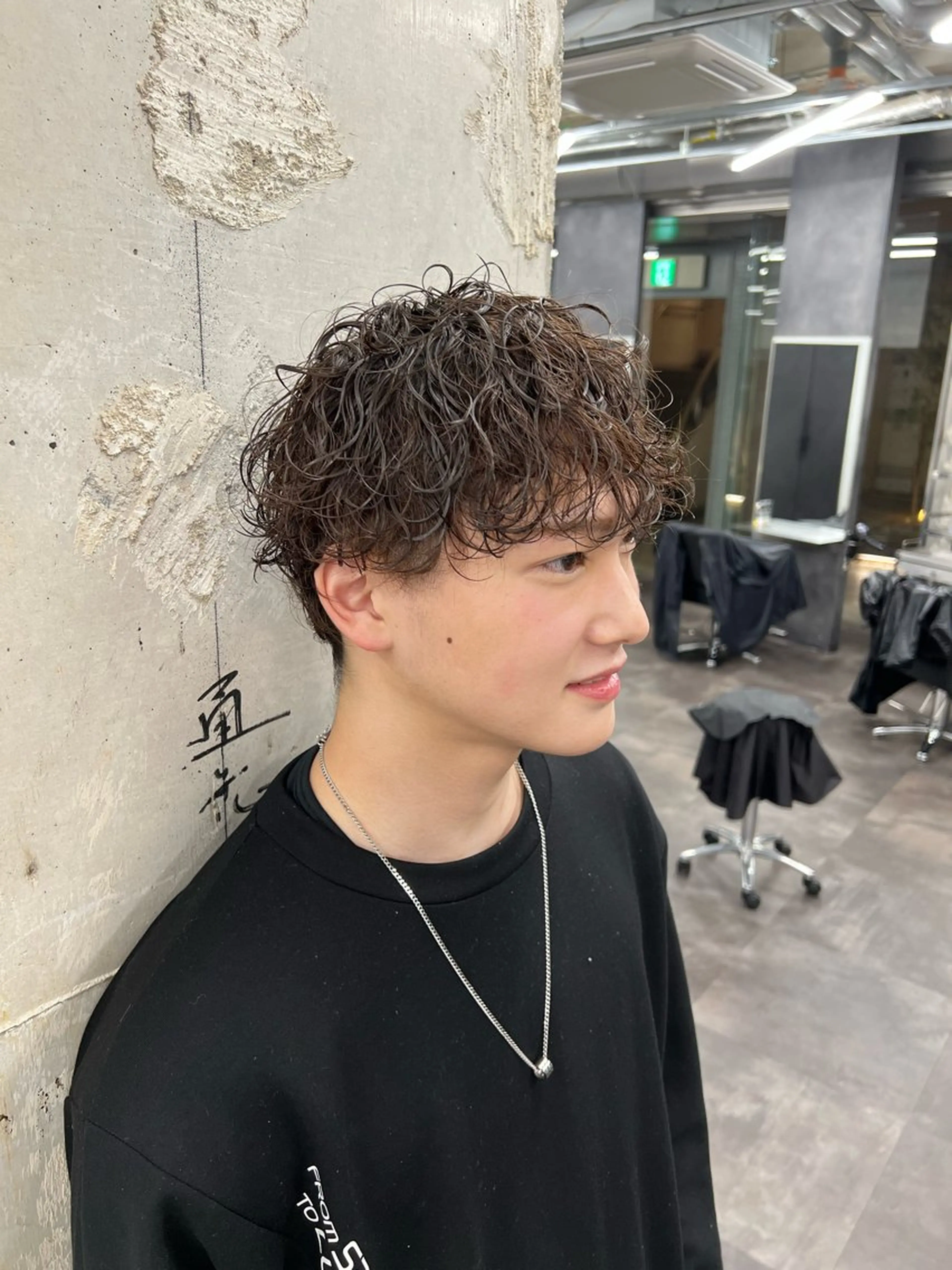 ミディアム パーマ メンズ ミディアムパーマ メンズパーマ 波巻きパーマ je suis heureuse所属・ハイライトカラー 🌀ゆい❣️のヘアスタイル