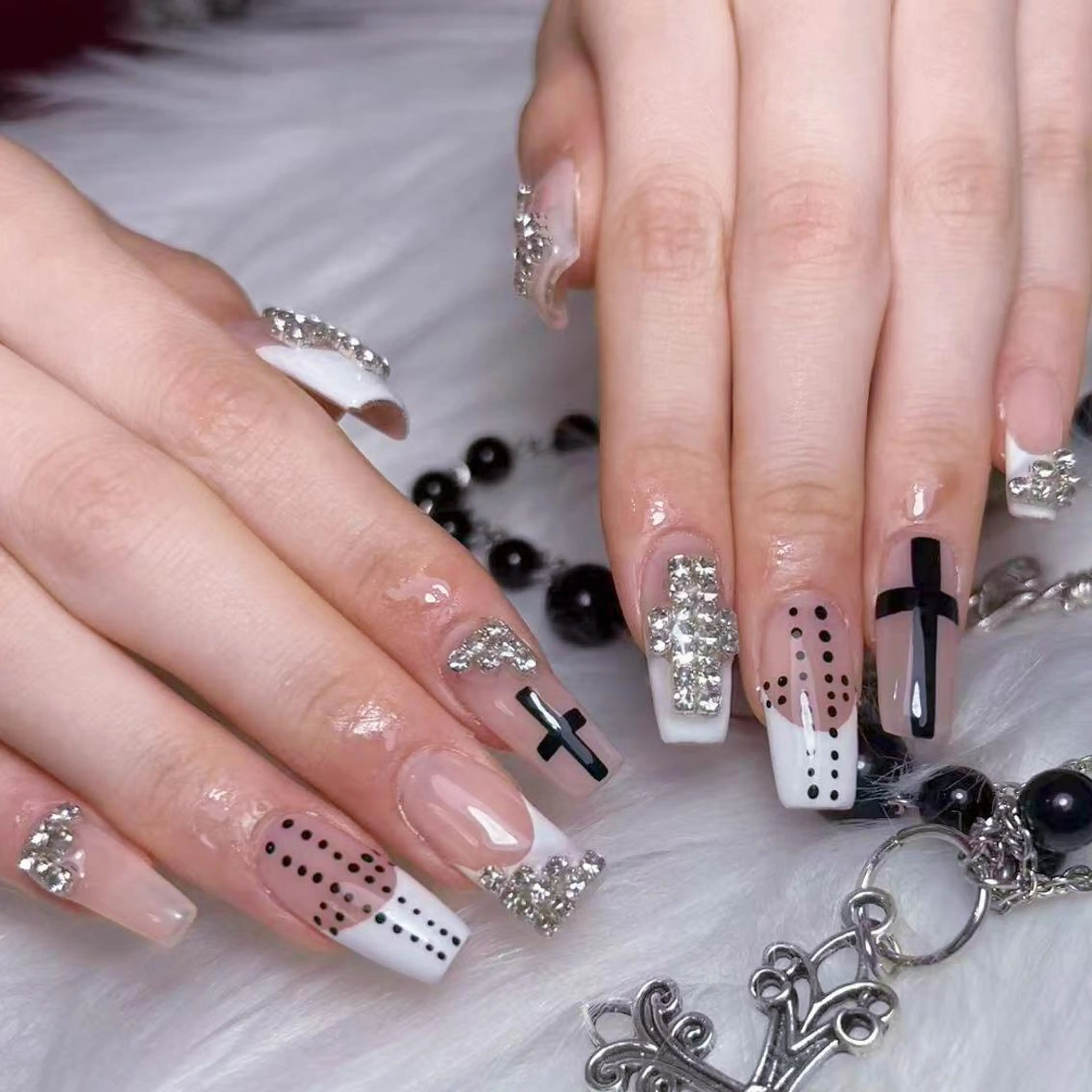 ネイル アートネイル オーロラネイル ガーリー キラキラネイル 韓国ネイル ハンドネイル DIAMOND 💅のネイルデザイン