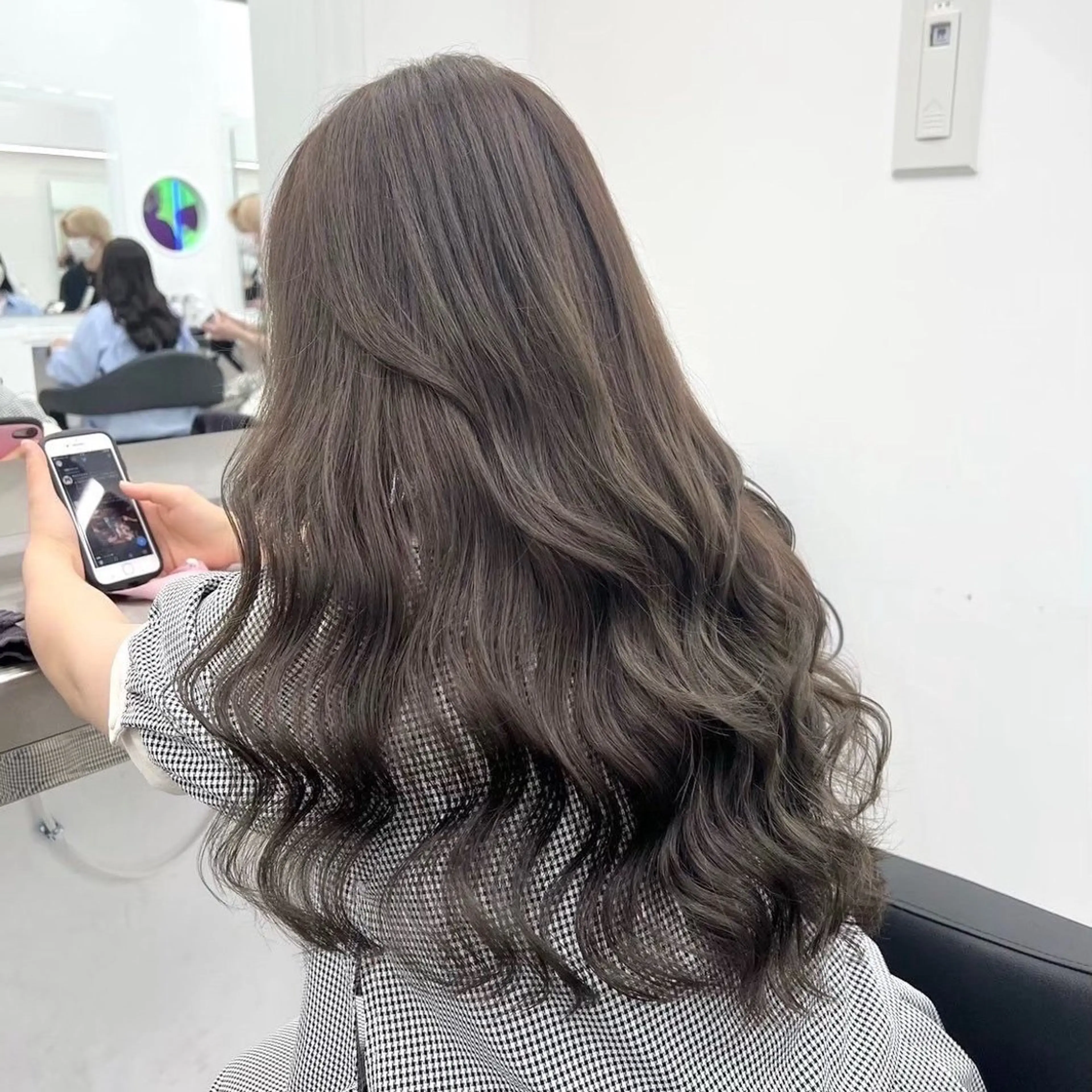 ロング カラー 赤みなし艶カラー🍈 ユウナ🍈🤍のヘアスタイル