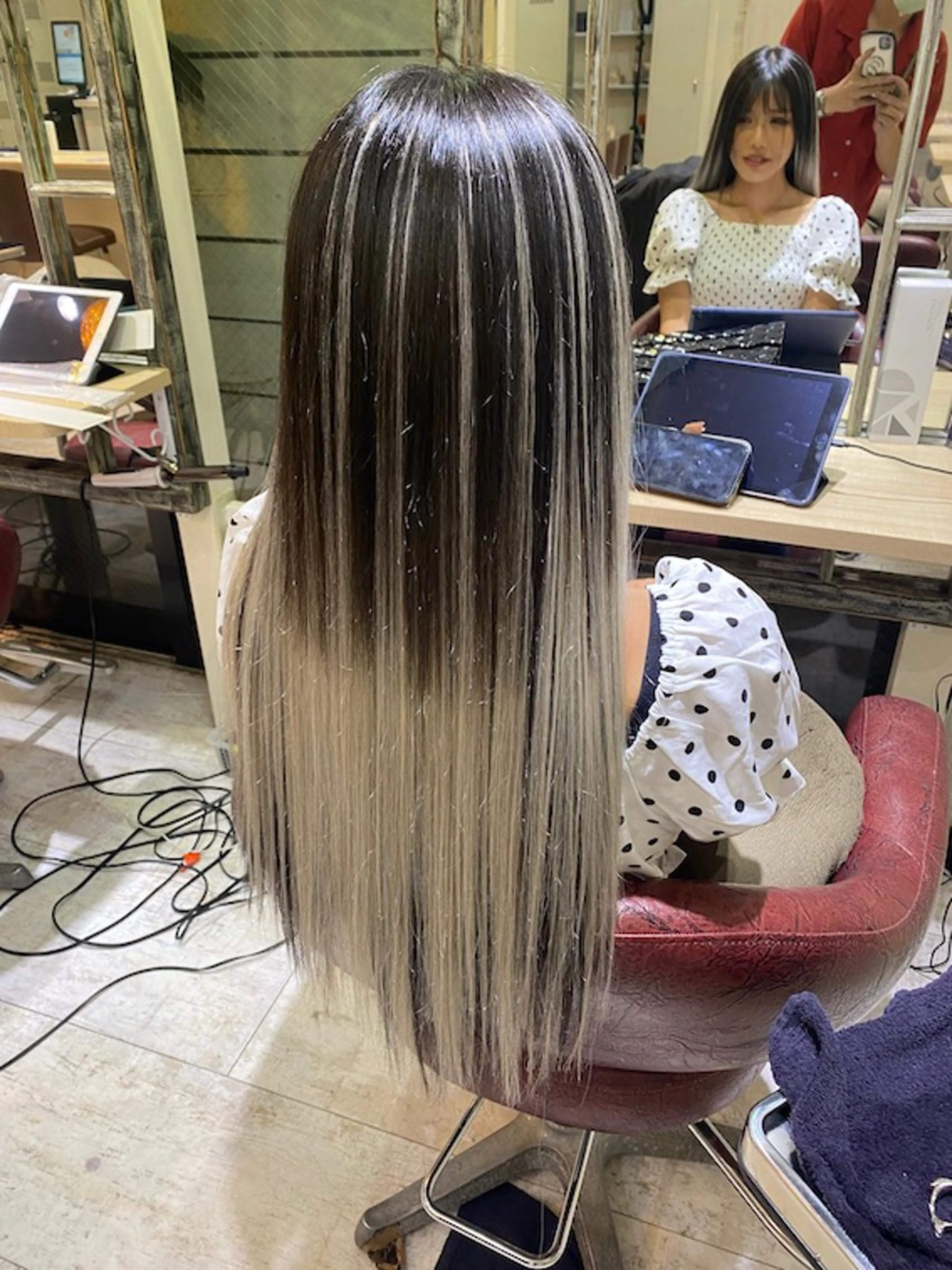 ロング カラー sherry所属・イズ ミのヘアスタイル