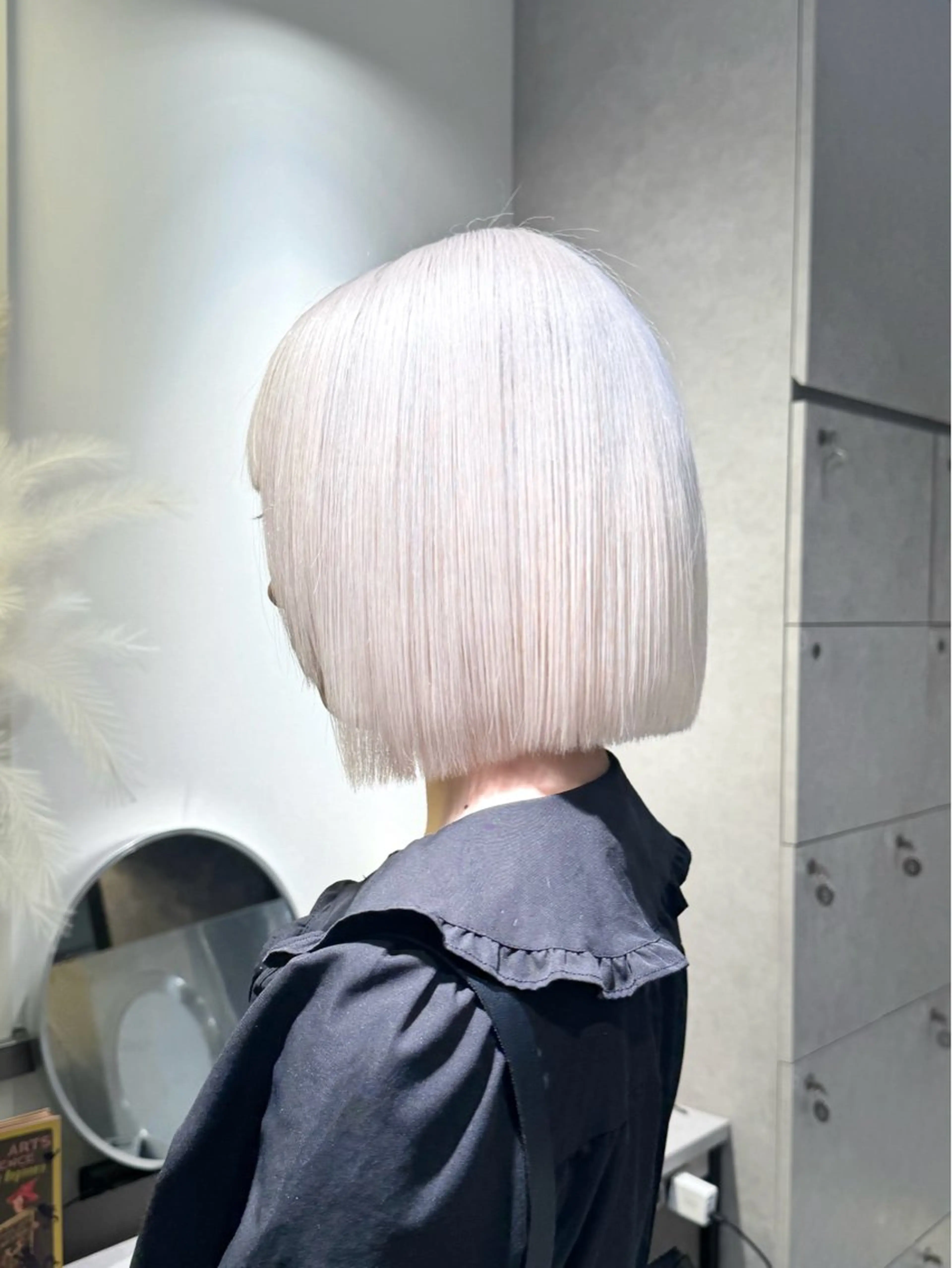 セミロング カラー ベージュカラー ブリーチ 抜きっぱなしブロンド ブロンド ブルーカラー Qin Shaire salon所属・SHONOSUKE/ 原宿/ハイトーン特化のヘアスタイル