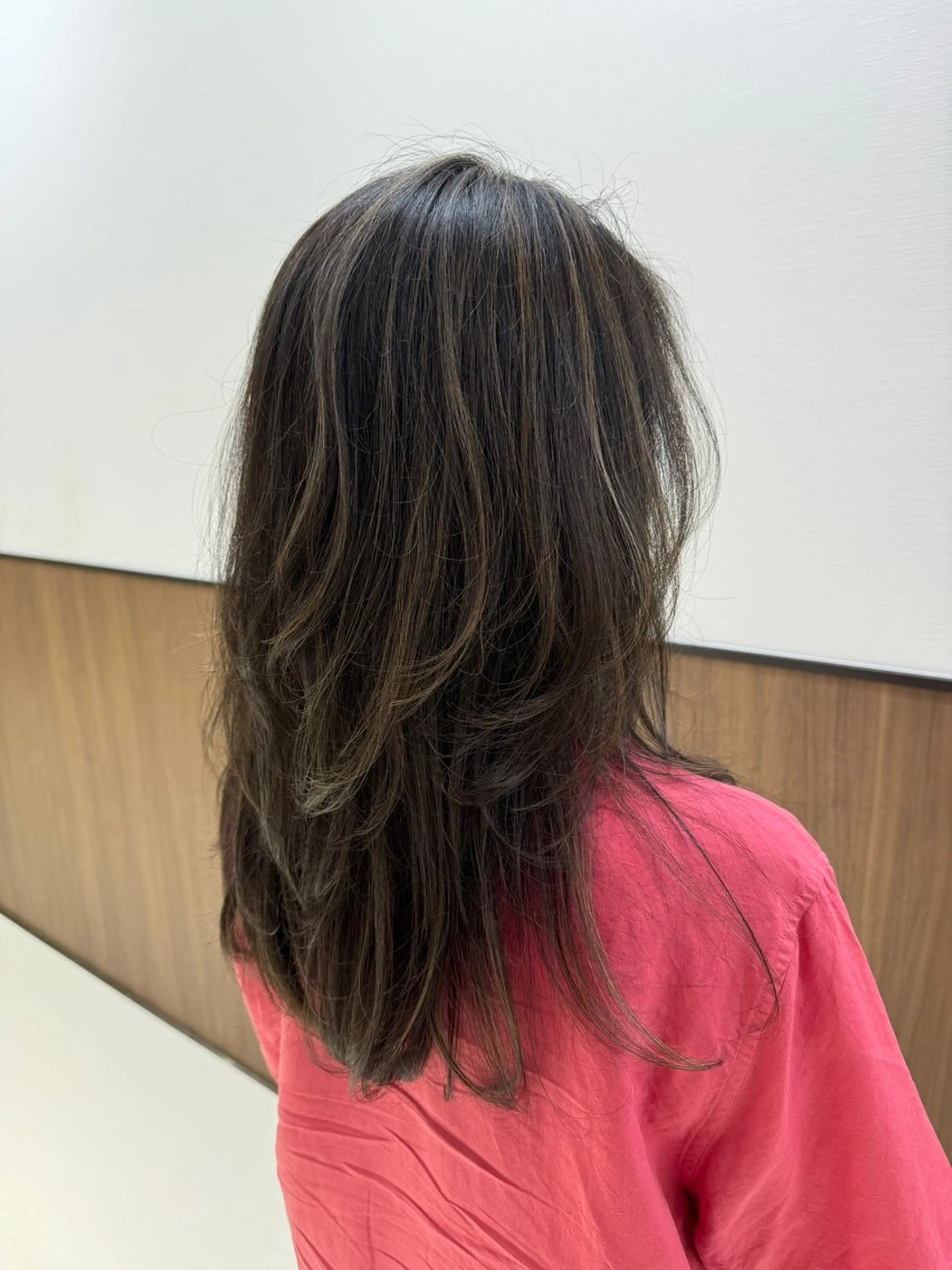 セミロング レイヤーカット カット ヘアカラー トリートメント ハイライト×レイヤー 🖤木津谷のヘアスタイル