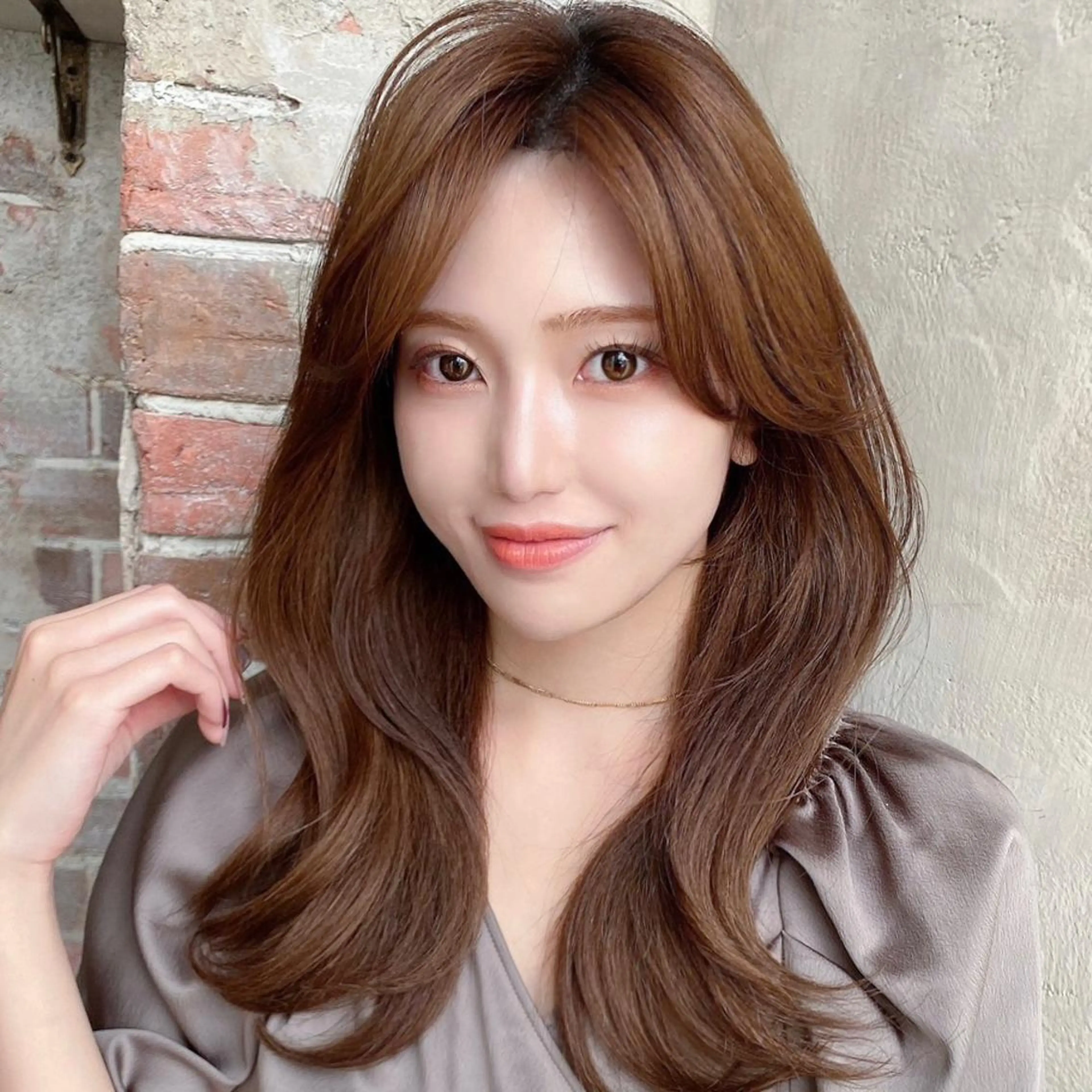セミロング カラー セミロングパーマ 透明感カラー グレージュ くびれヘア くせ毛 カット ヘアカラー トリートメント 髪質改善/ レイヤーカット金井翔のヘアスタイル