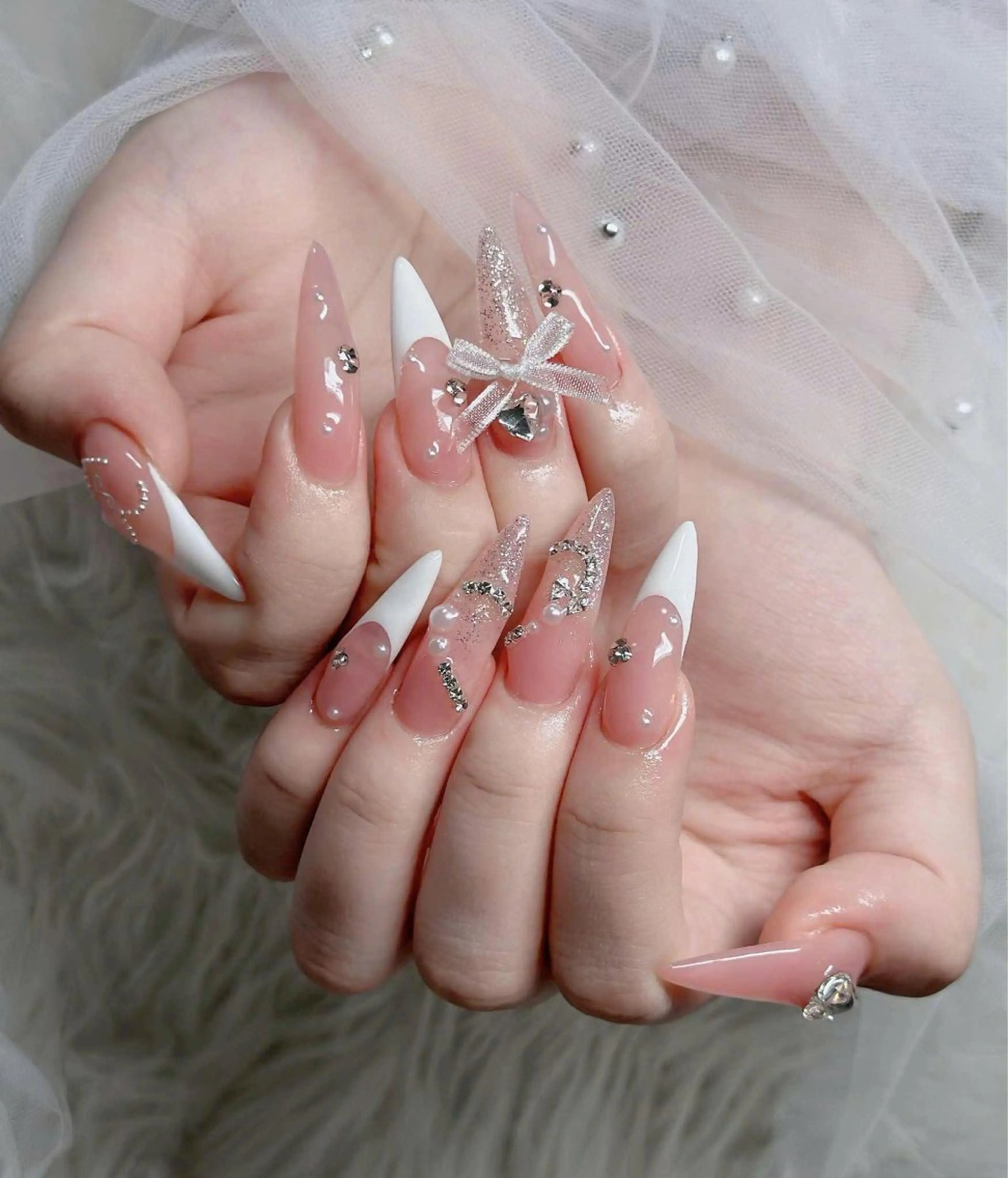 ネイル オーロラネイル フレンチネイル ジェルネイル ハロウィン キラキラネイル ハンドネイル H.baby Nail Salonのネイルデザイン