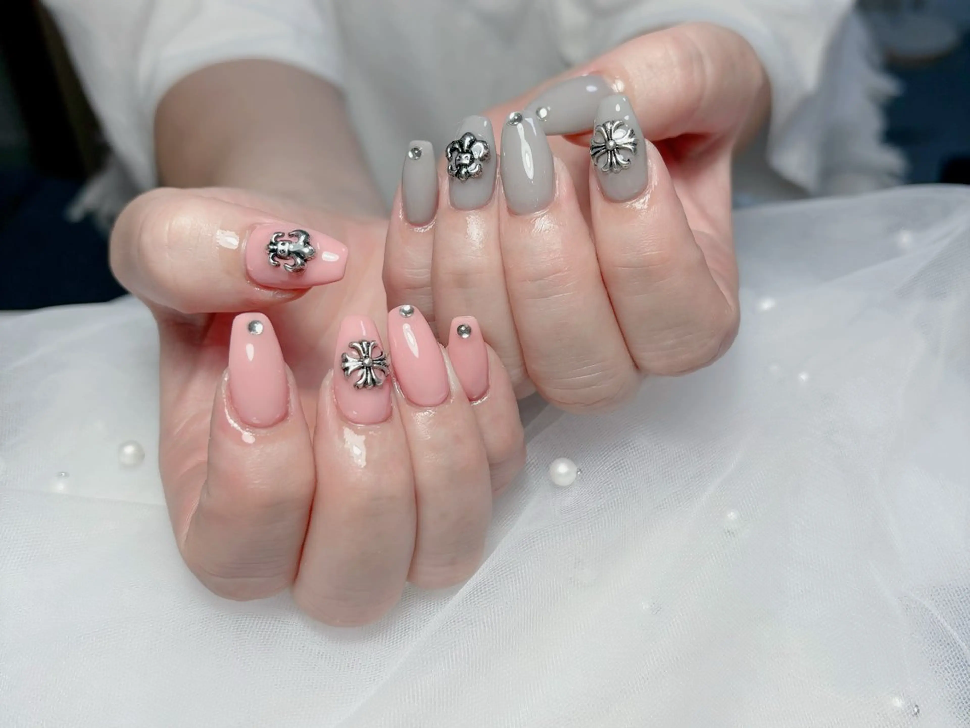 ネイル オーロラネイル チークネイル フレンチネイル ジェルネイル ガラスフレンチ ハンドネイル Nail Jolie所属・Nail Jolieのネイルデザイン