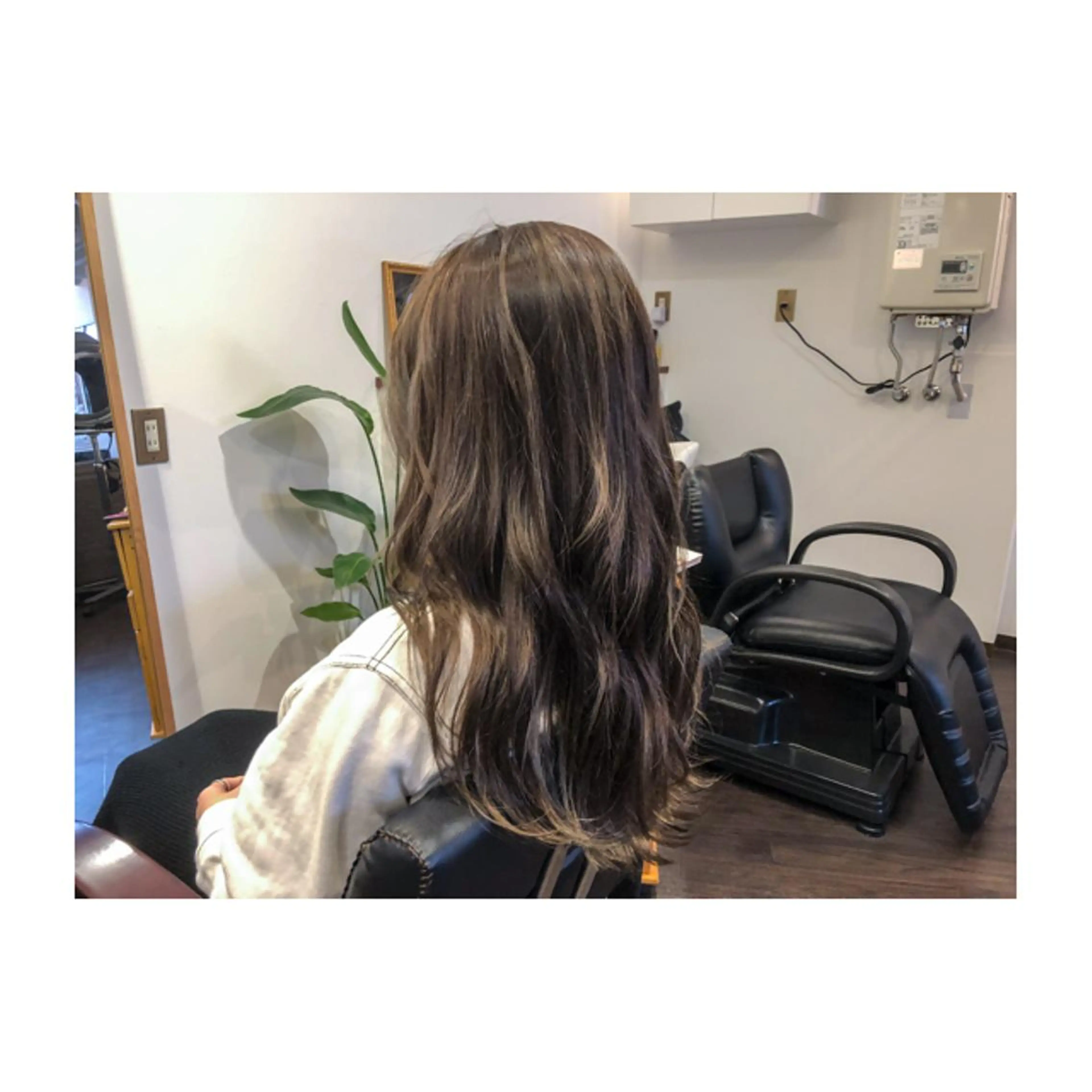 ロング カラー グレージュ ハイライトカラー ハイライト HAIRsalon BONDS所属・山本 佳裕のヘアスタイル