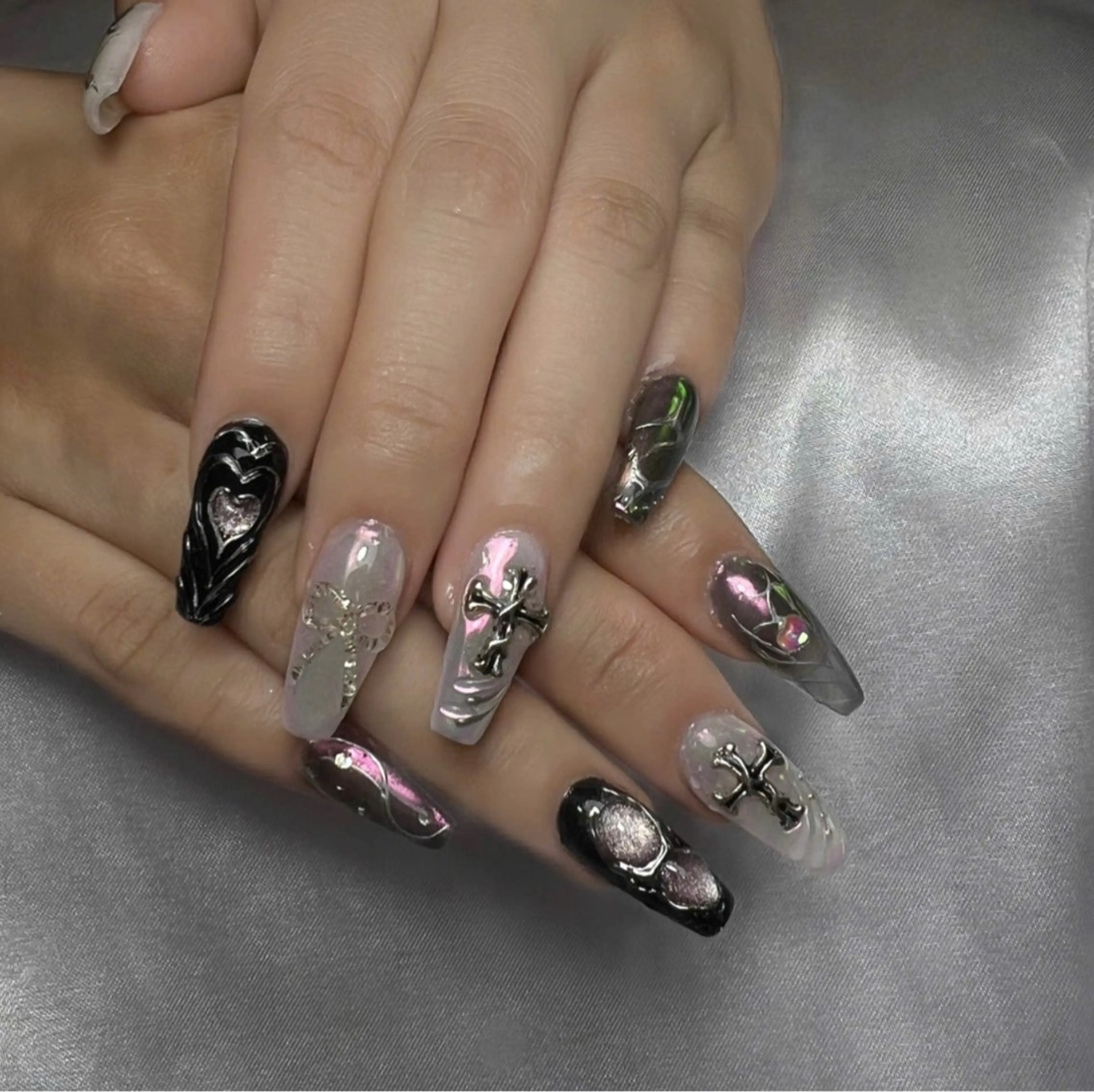 ネイル フレンチネイル キラキラネイル マグネットネイル ミラーネイル ニュアンスネイル ハンドネイル Lyn TA Nailのネイルデザイン