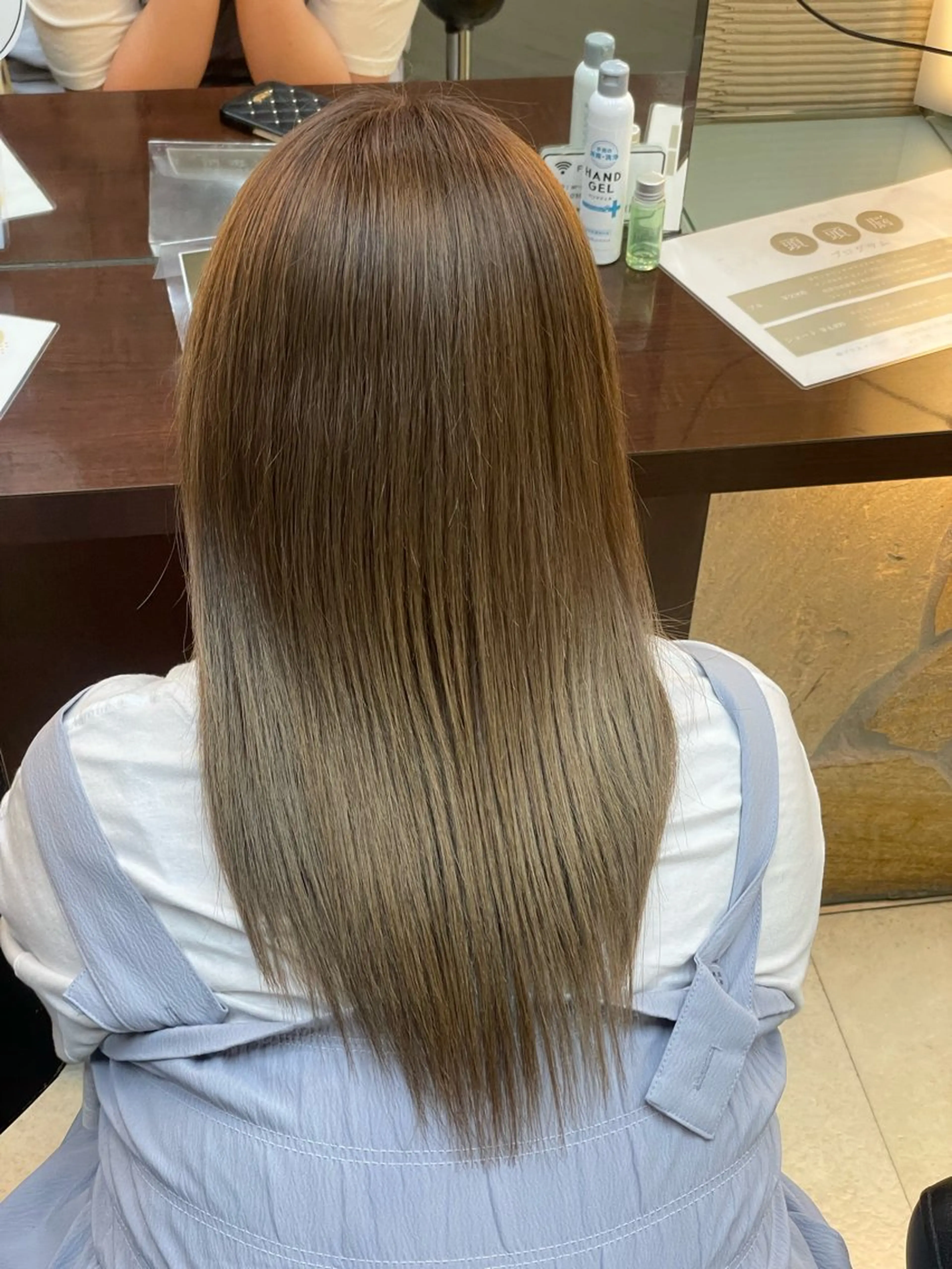 セミロング ヘアカラー アリヤマ メイカのヘアスタイル