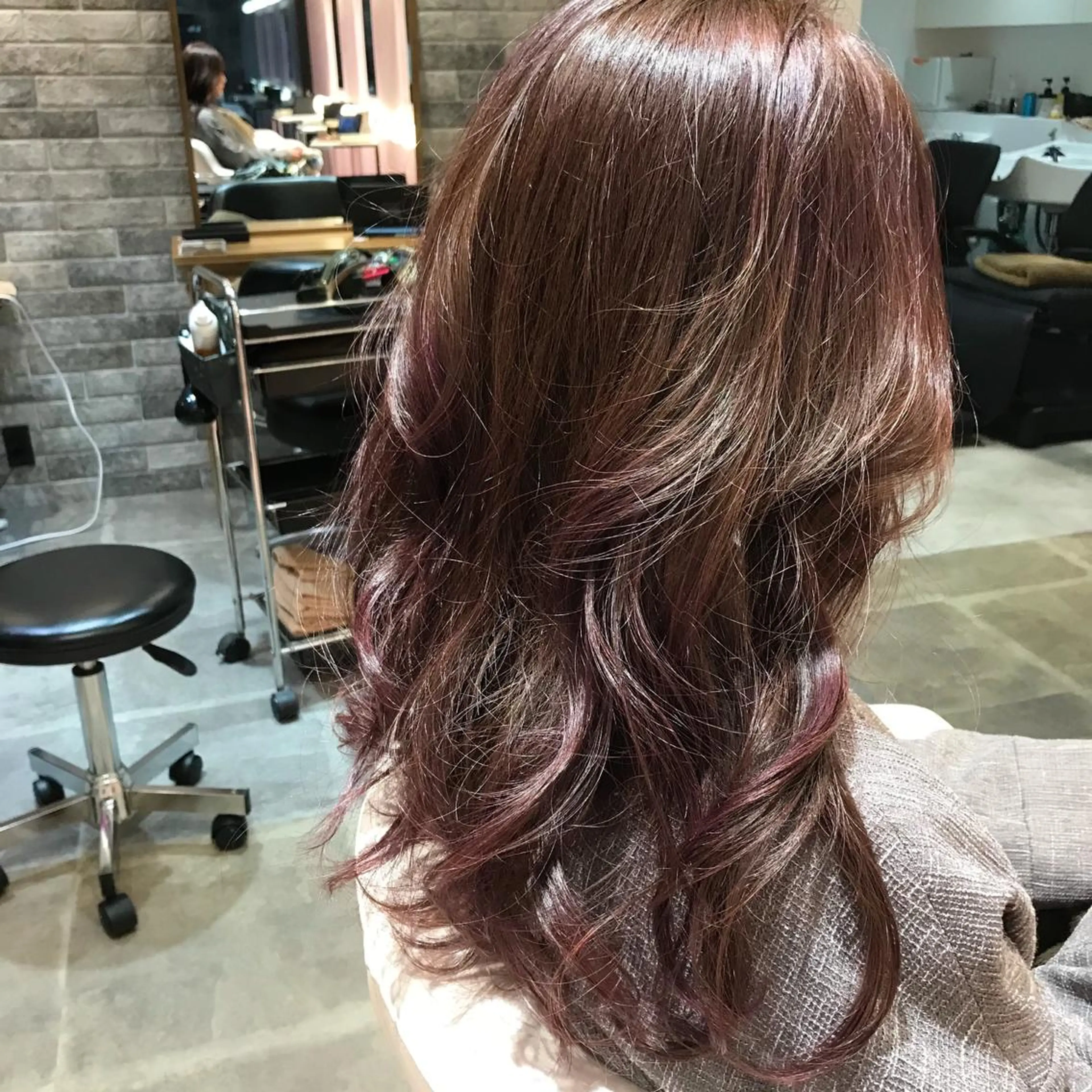 セミロング アッシュ ハイライト カット ヘアカラー トリートメント 所渉/韓国レイヤー /ウルフカットのヘアスタイル