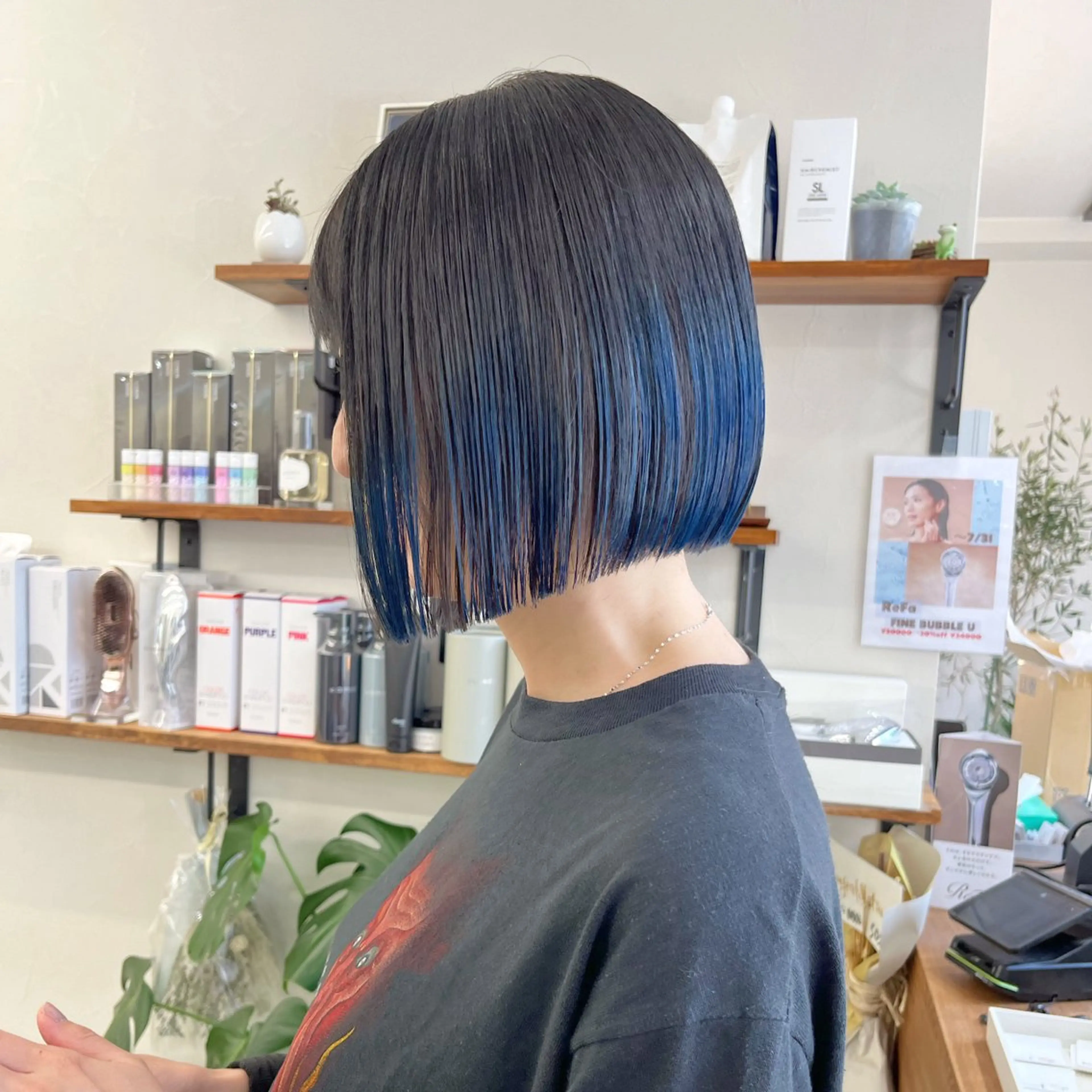 ショート カラー ブリーチ ブルーカラー ブリーチなしカラー ボブ レイヤーカット カット ヘアカラー トリートメント 朝がちょっと楽しくな るshort･bobのヘアスタイル