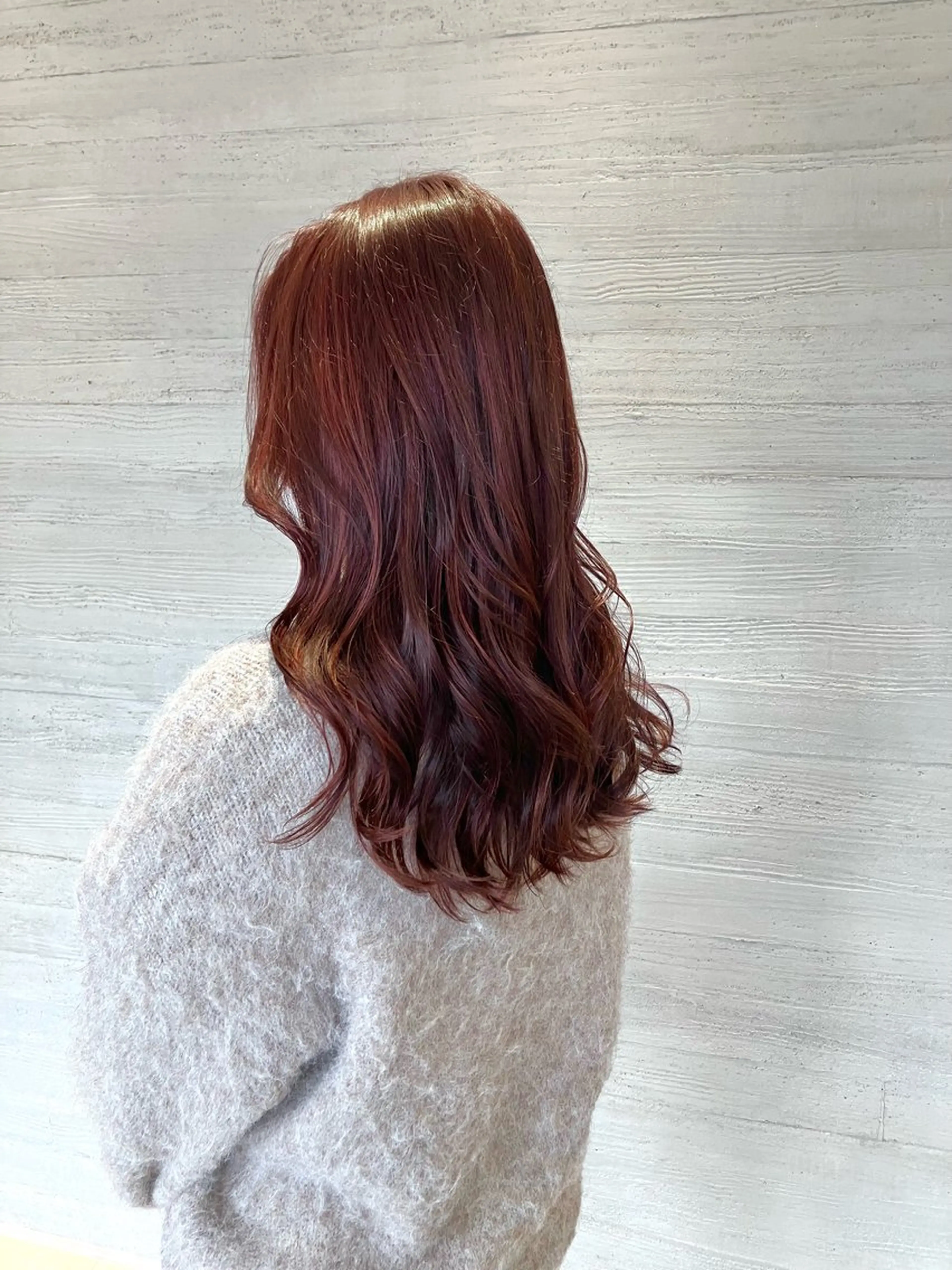 ロング カラー ブリーチ ブリーチなしカラー レッドカラー レイヤーカット サキ🤍ハイトーン 🩰くびれ巻きヘアのヘアスタイル