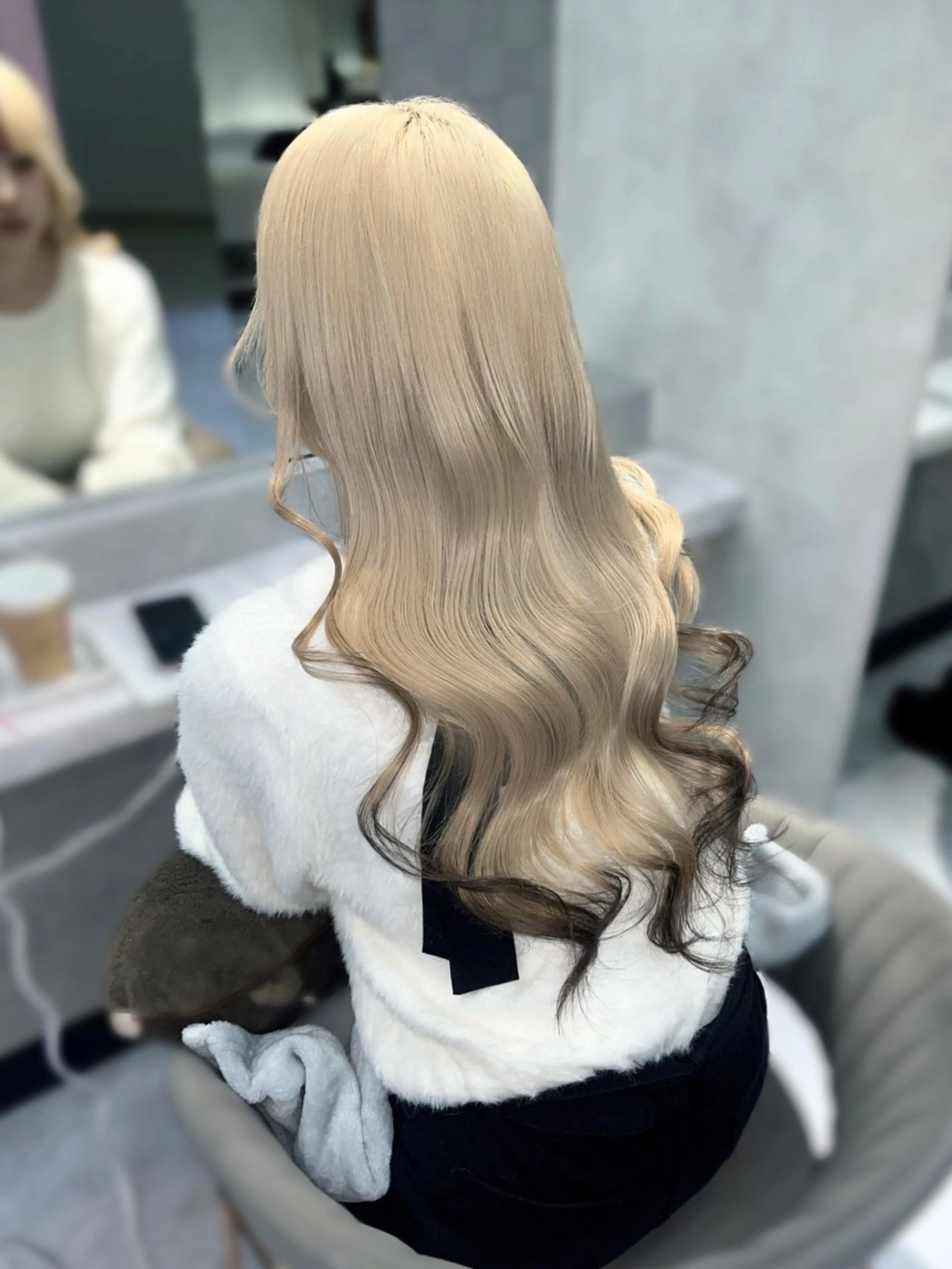ロング カラー ベージュカラー ブラウンカラー ダークブラウン ホワイトベージュ ヘアカラー トリートメント karen/韓国ヘア / ブリーチ/透明感のヘアスタイル