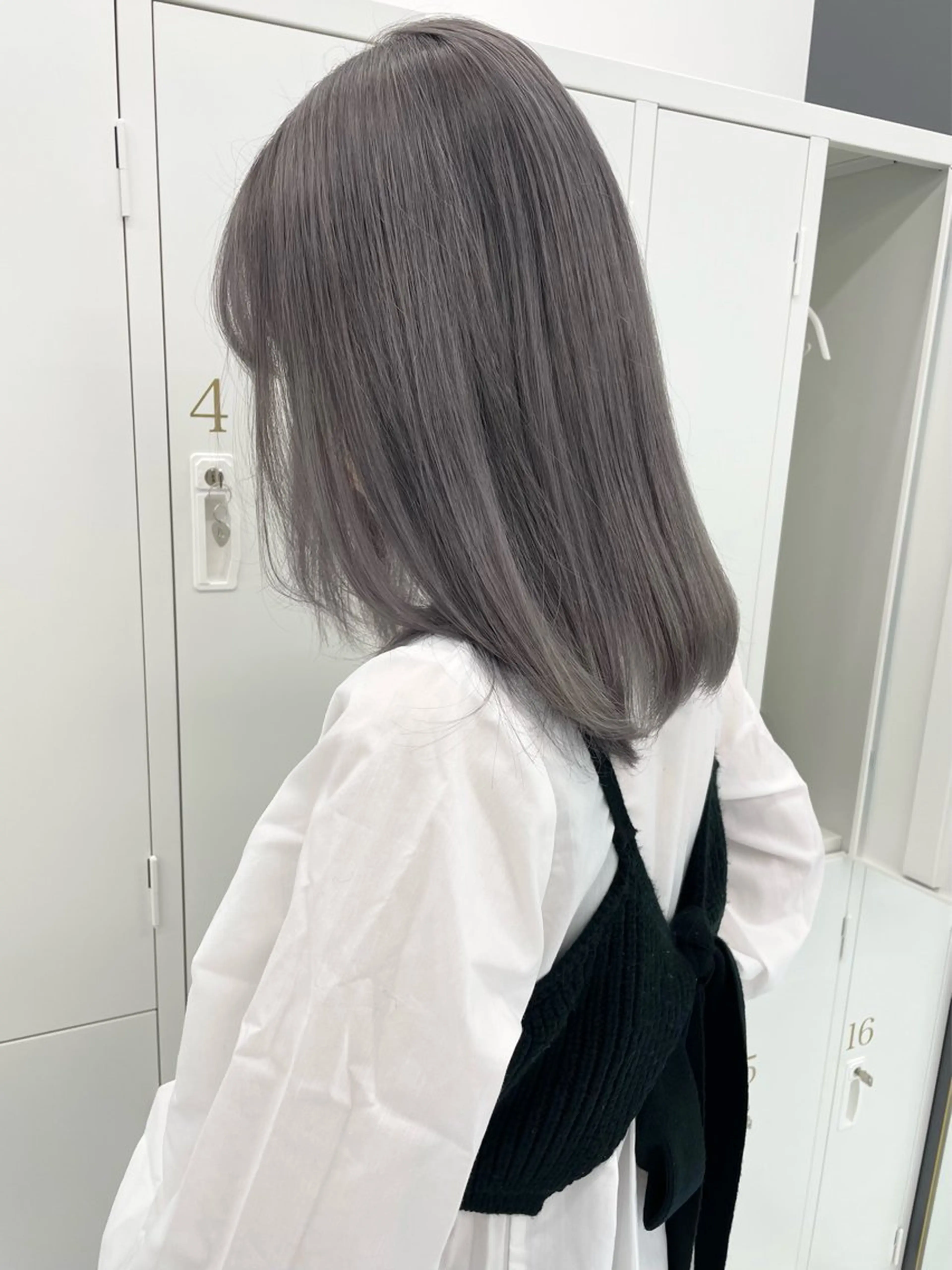 セミロング カラー ブリーチ 透明感カラー シルバー ヘアカラー レイヤー/ハイトーン 渋谷/Satsukiのヘアスタイル