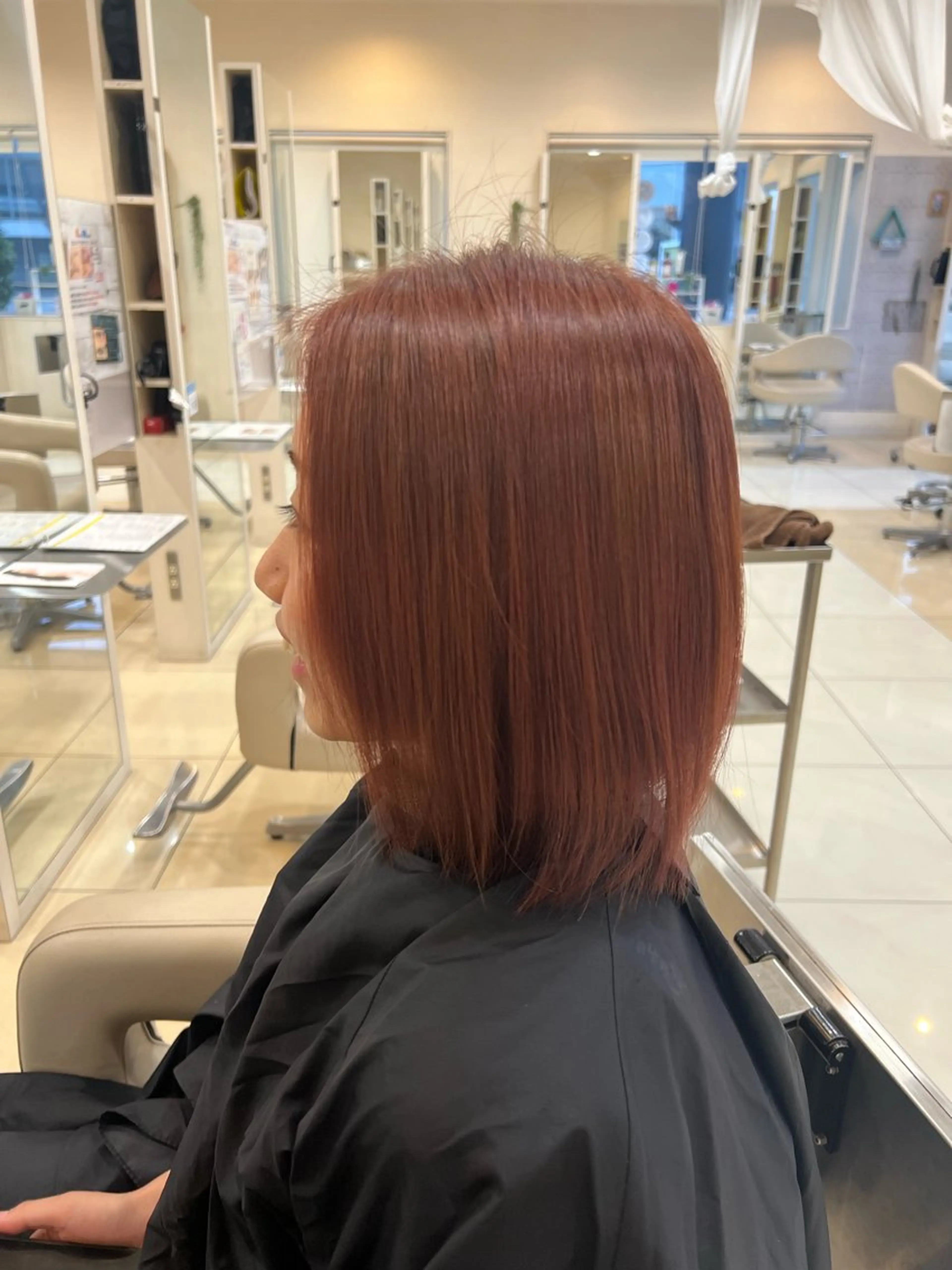 ショート カラー ベージュカラー ピンクカラー ピンクベージュ 友田 未来のヘアスタイル