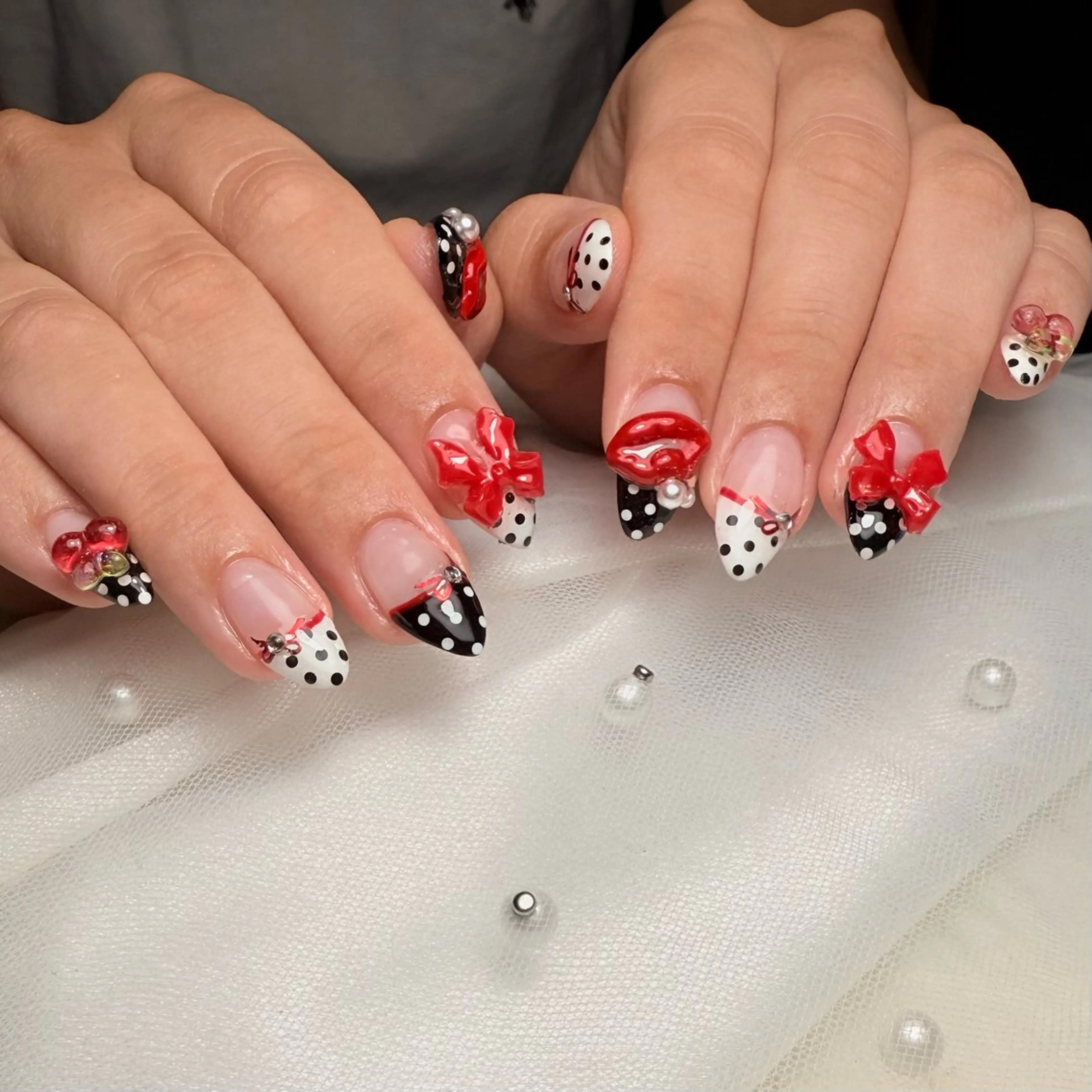 ネイル アートネイル ドット ジェルネイル ガーリー 赤色 ハンドネイル LAMB所属・🌹Belle Nail🌹のネイルデザイン