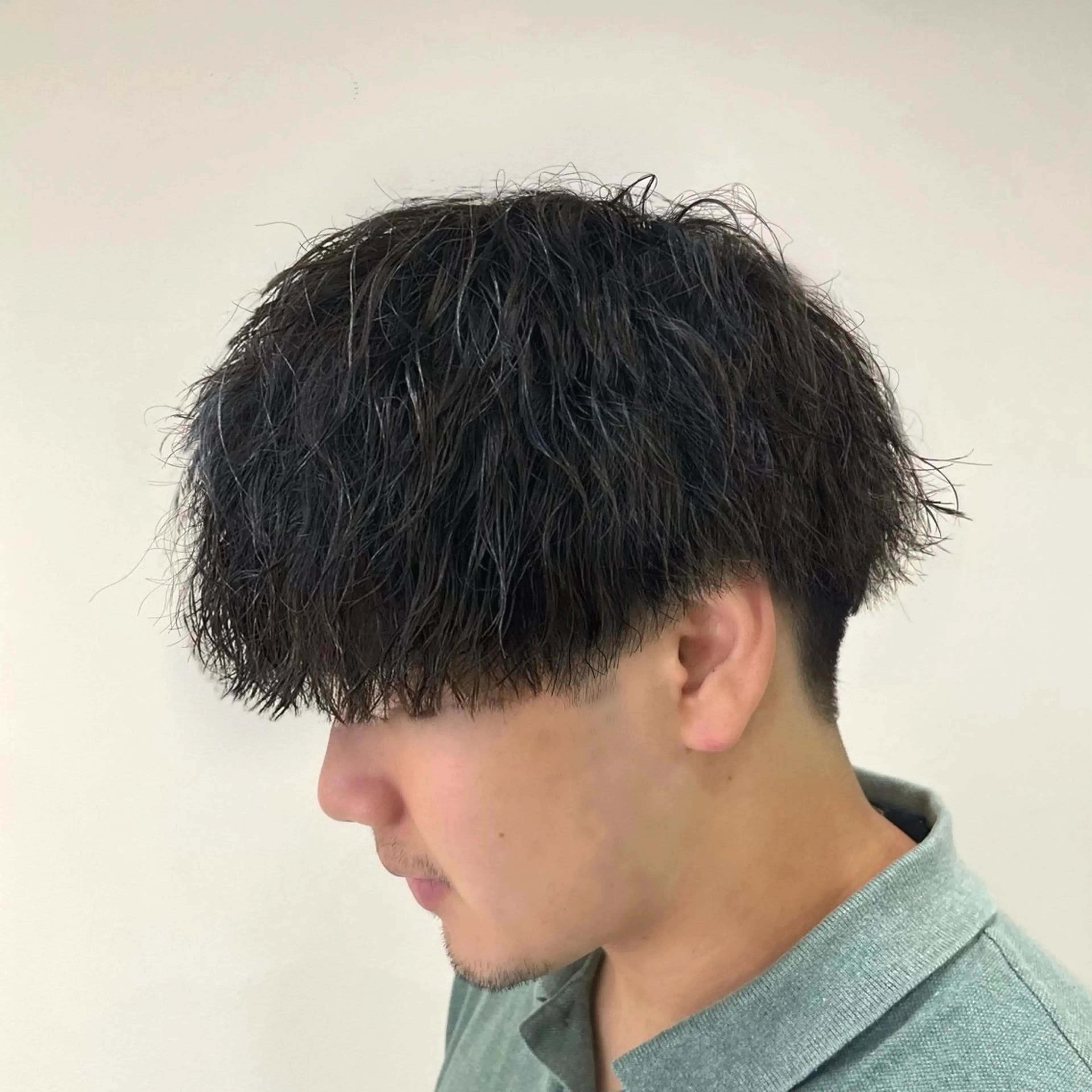パーマ メンズ センターパート メンズパーマ 波巻きパーマ ニュアンスパーマ メンズパーマ特化森田 真衣🌟のヘアスタイル