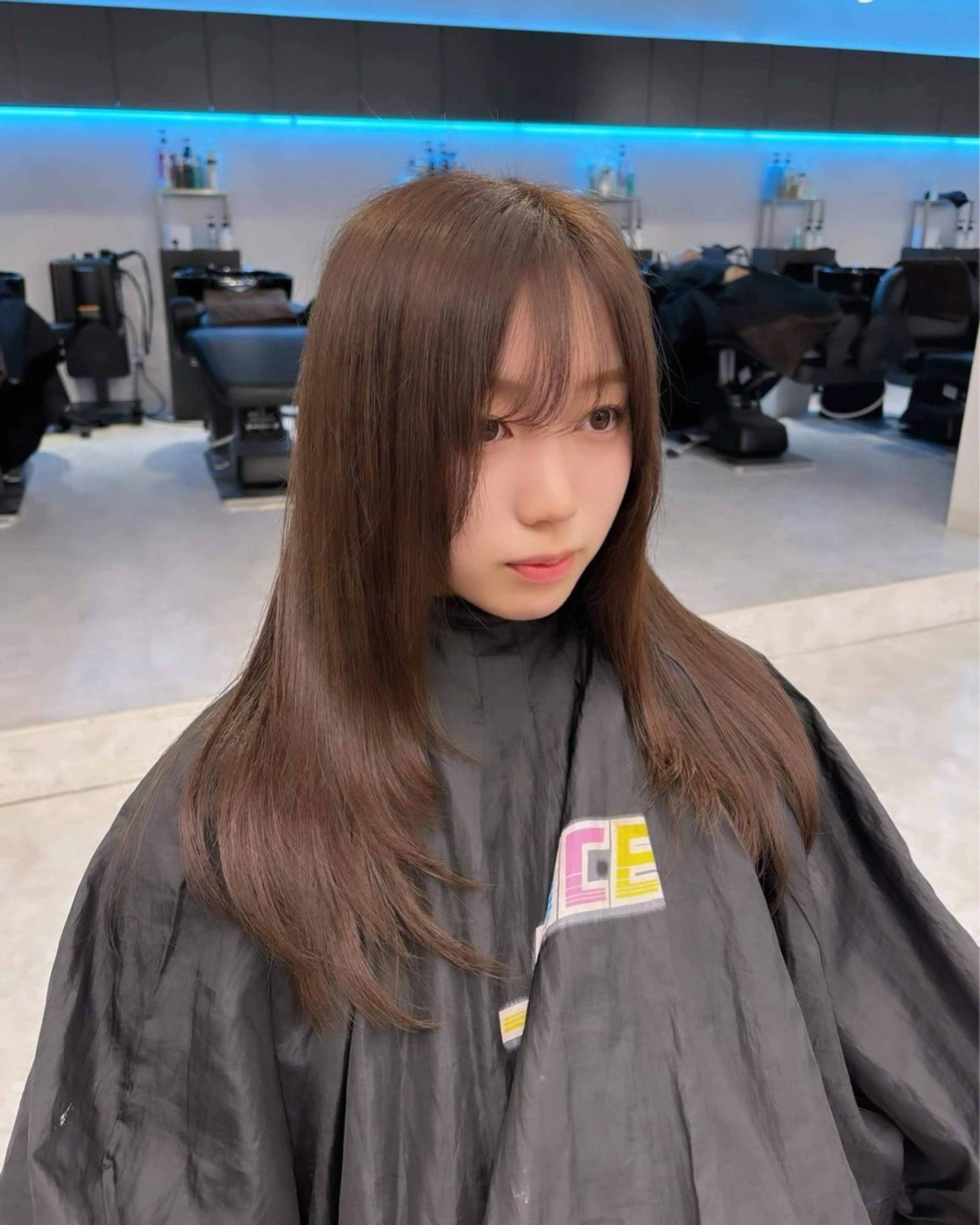 セミロング カラー 🩵韓国レイヤー× 寒色カラー🩵のヘアスタイル