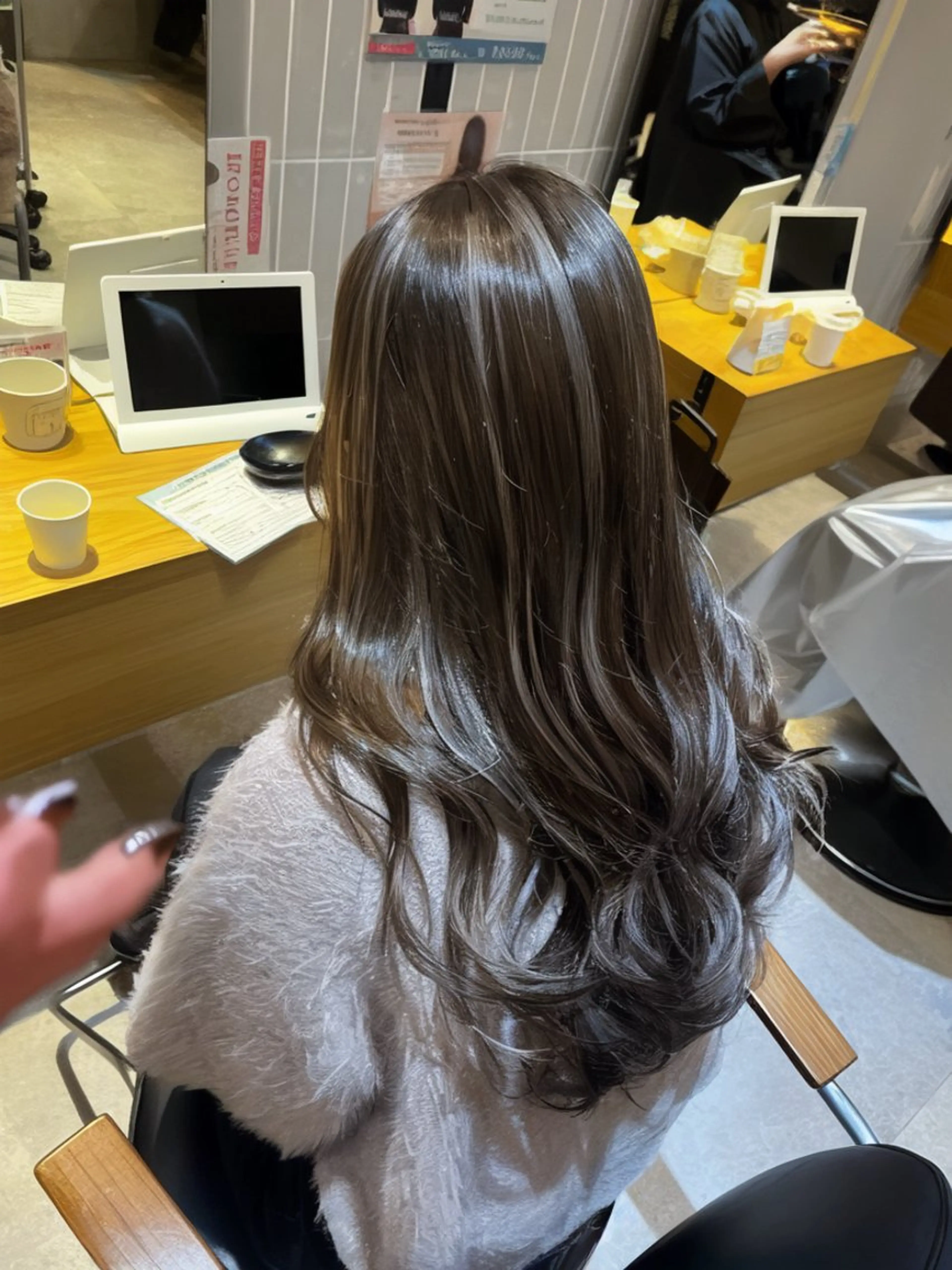 ロング カラー ヘアカラー トリートメント ヘアセット ラフィスヘアードープ所属・👑髪質改善Wカラー /グレージュ/アユカのヘアスタイル