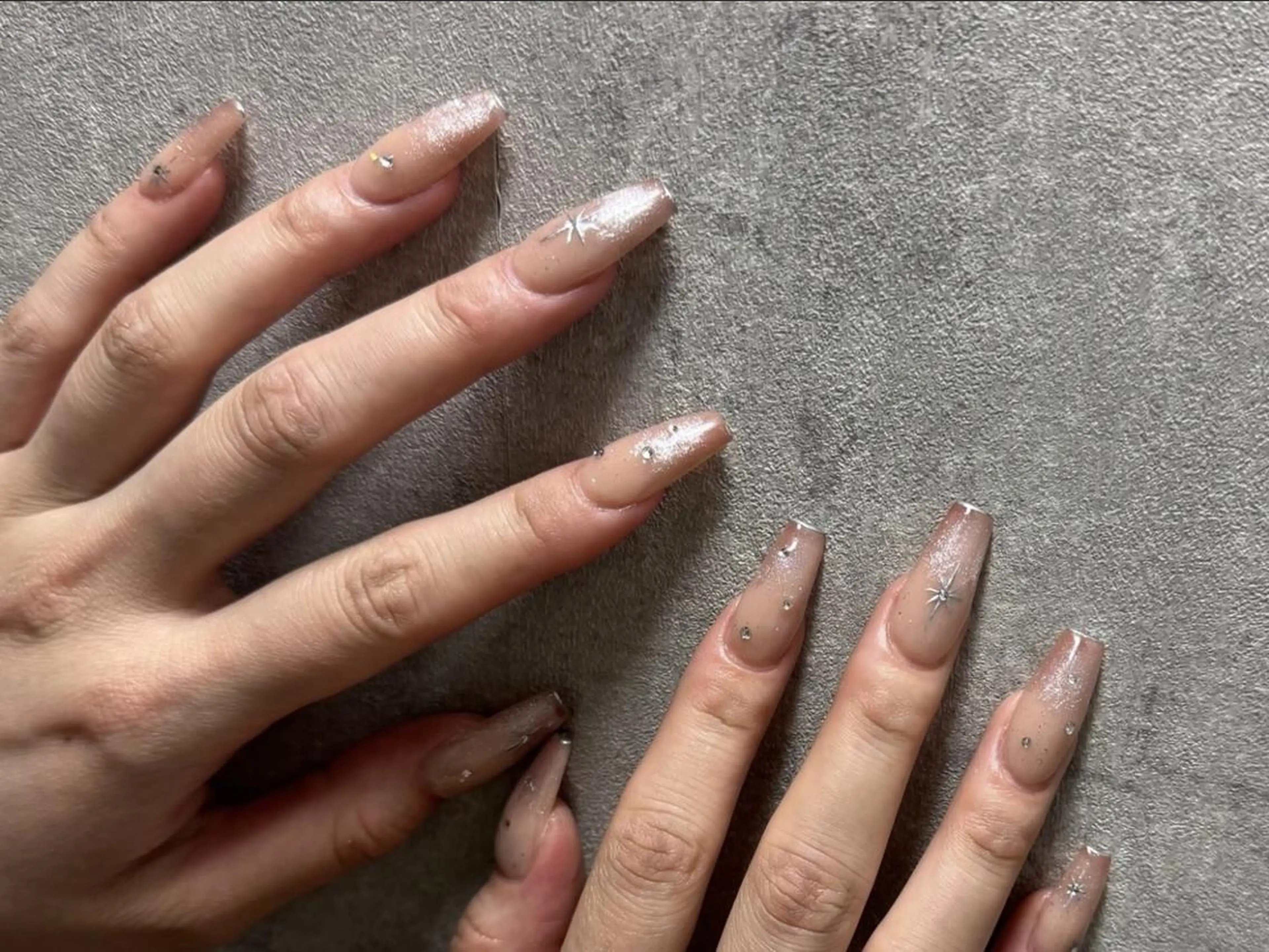 ネイル 長さ出し 韓国ネイル マグネットネイル ニュアンスネイル スカルプネイル nailstudio eviz新宿店のネイルデザイン