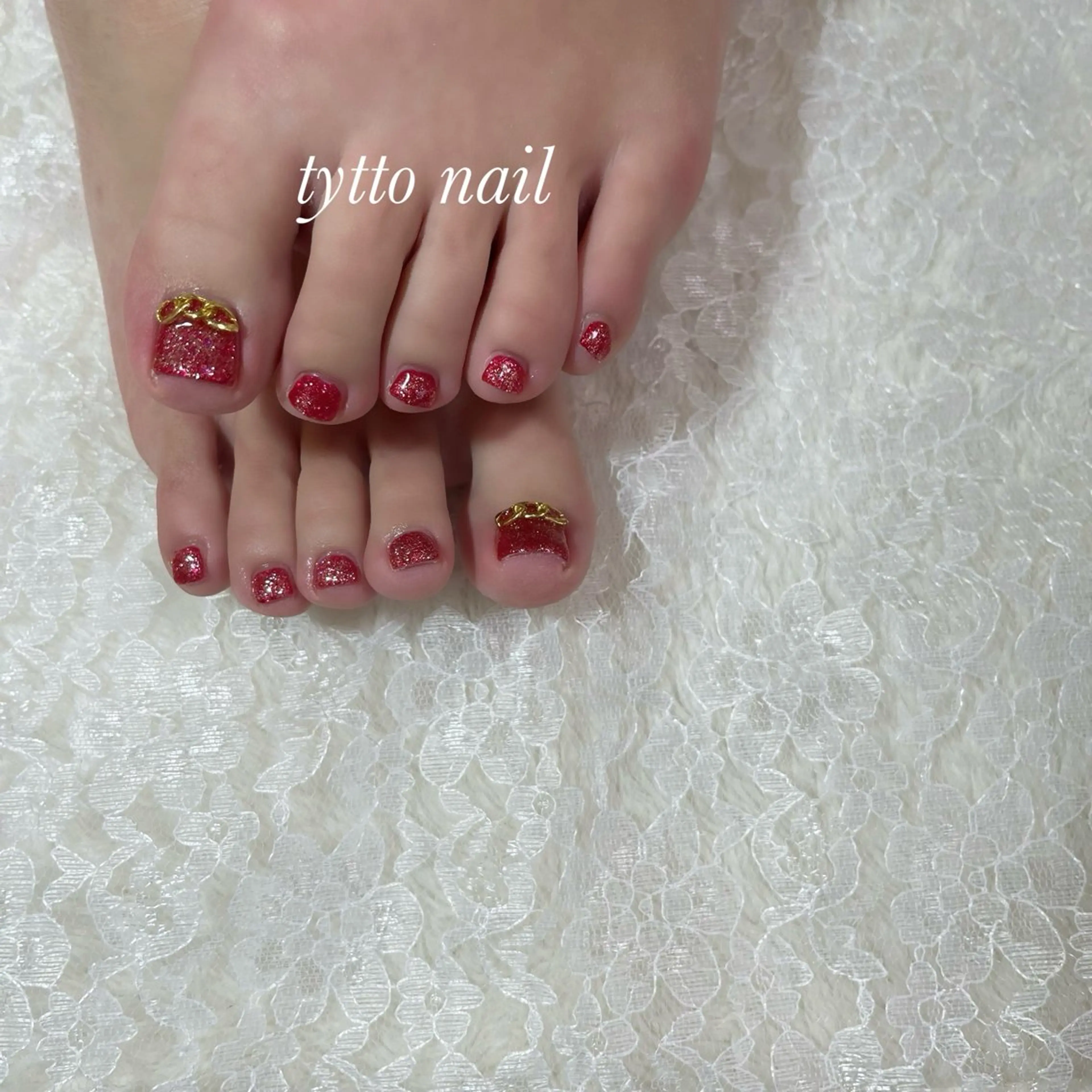 ネイル フットネイル キラキラネイル オフィスネイル ワンカラーネイル 赤色 tytto nail ❤︎‪‪eri‪‪のネイルデザイン