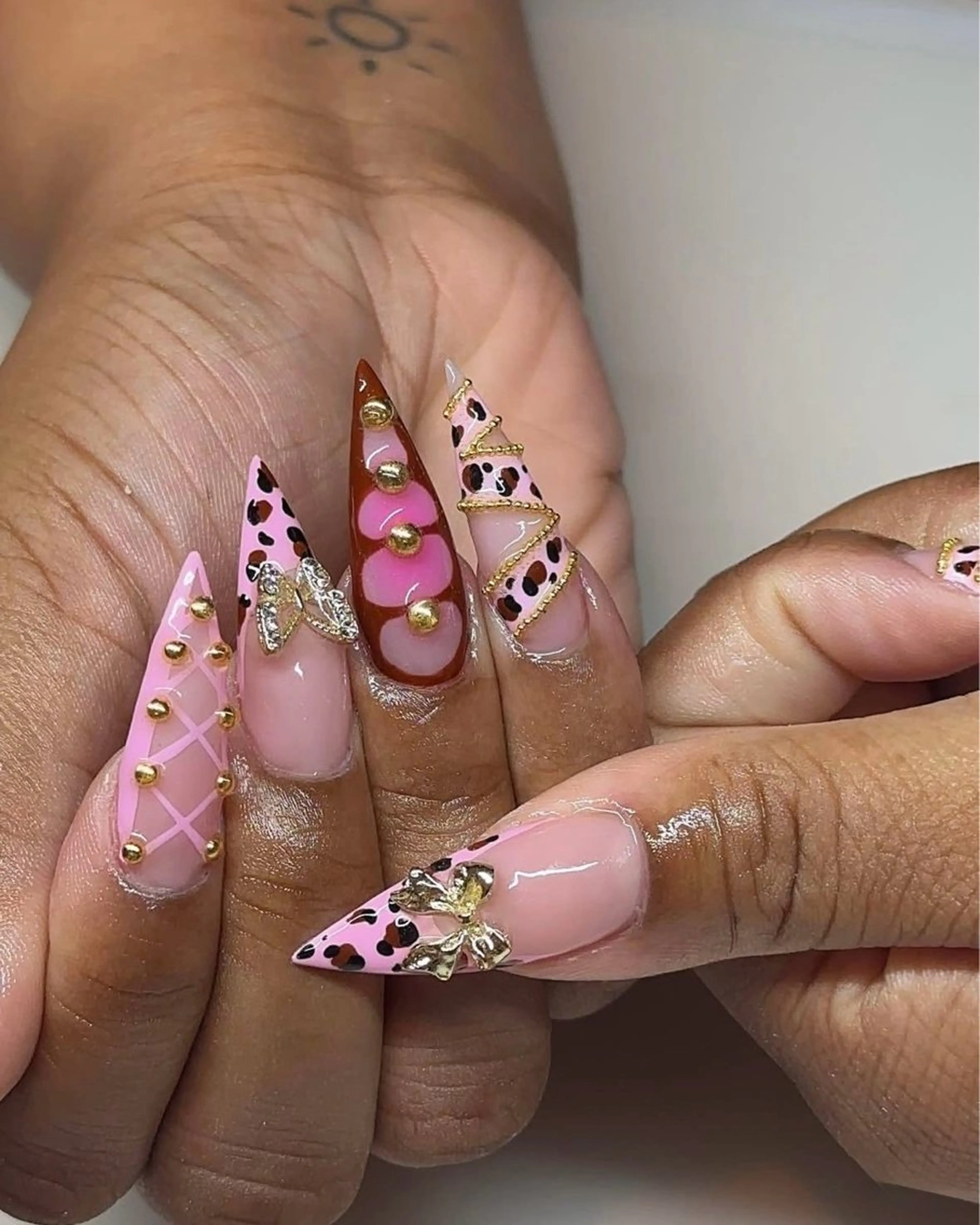 ネイル アートネイル 長さ出し ジェルネイル マグネットネイル ニュアンスネイル ハンドネイル Cloudy Chan 歌舞伎町のネイルデザイン