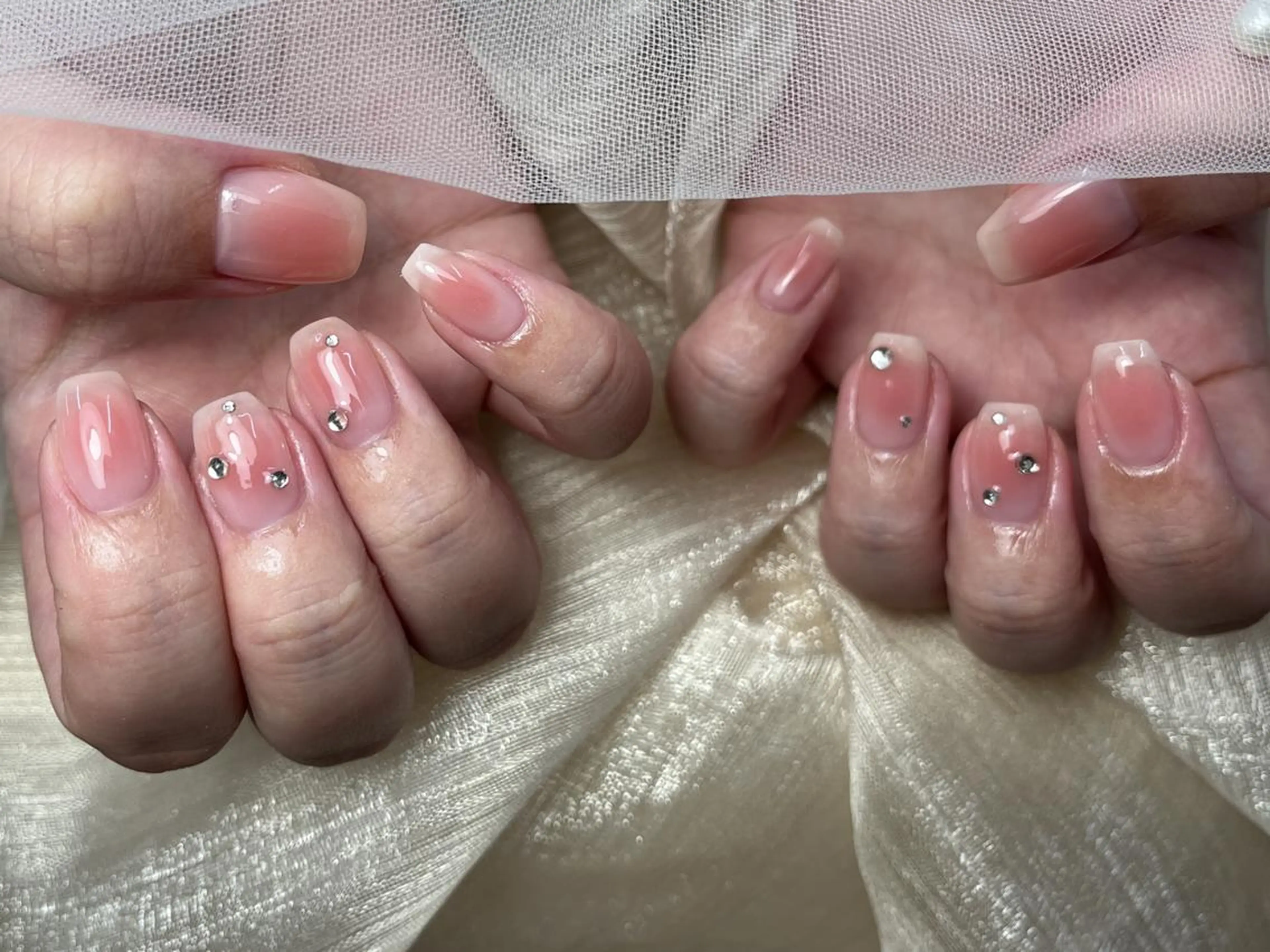 ネイル ピンク シンプルネイル ストーンネイル ハンドネイル ToliyDeliy Nail Salonのネイルデザイン
