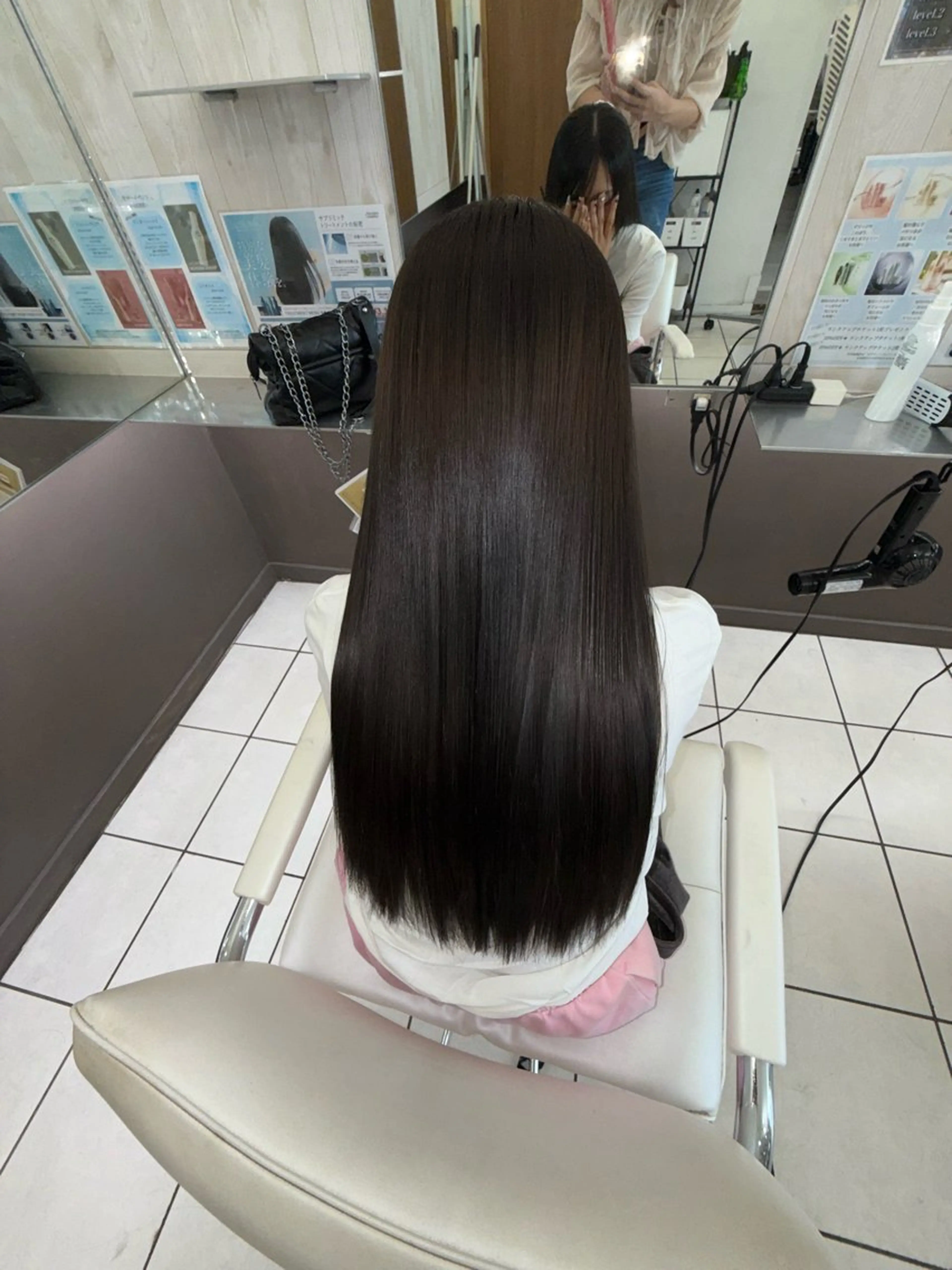 ロング カット ヘアカラー トリートメント 白井 音葉のヘアスタイル