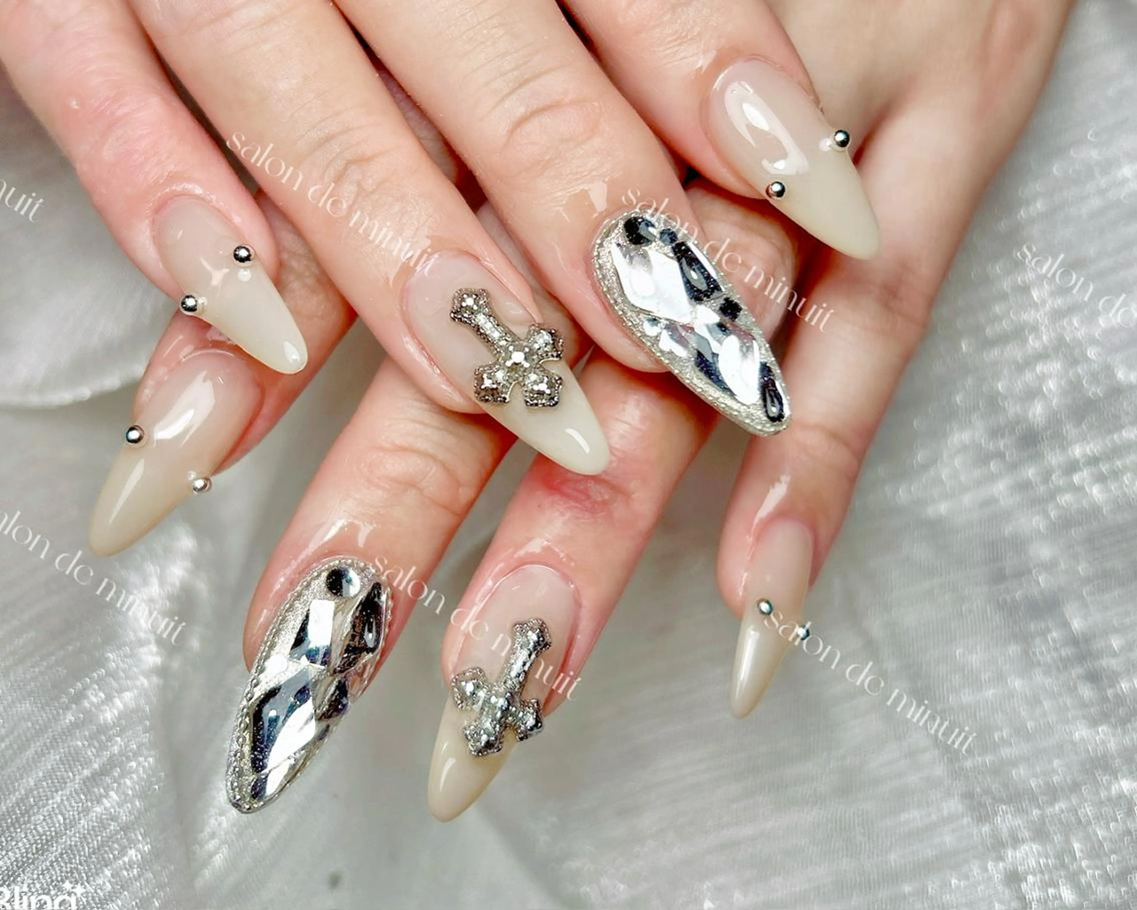 ネイル Salon de Minuit🦩のネイルデザイン