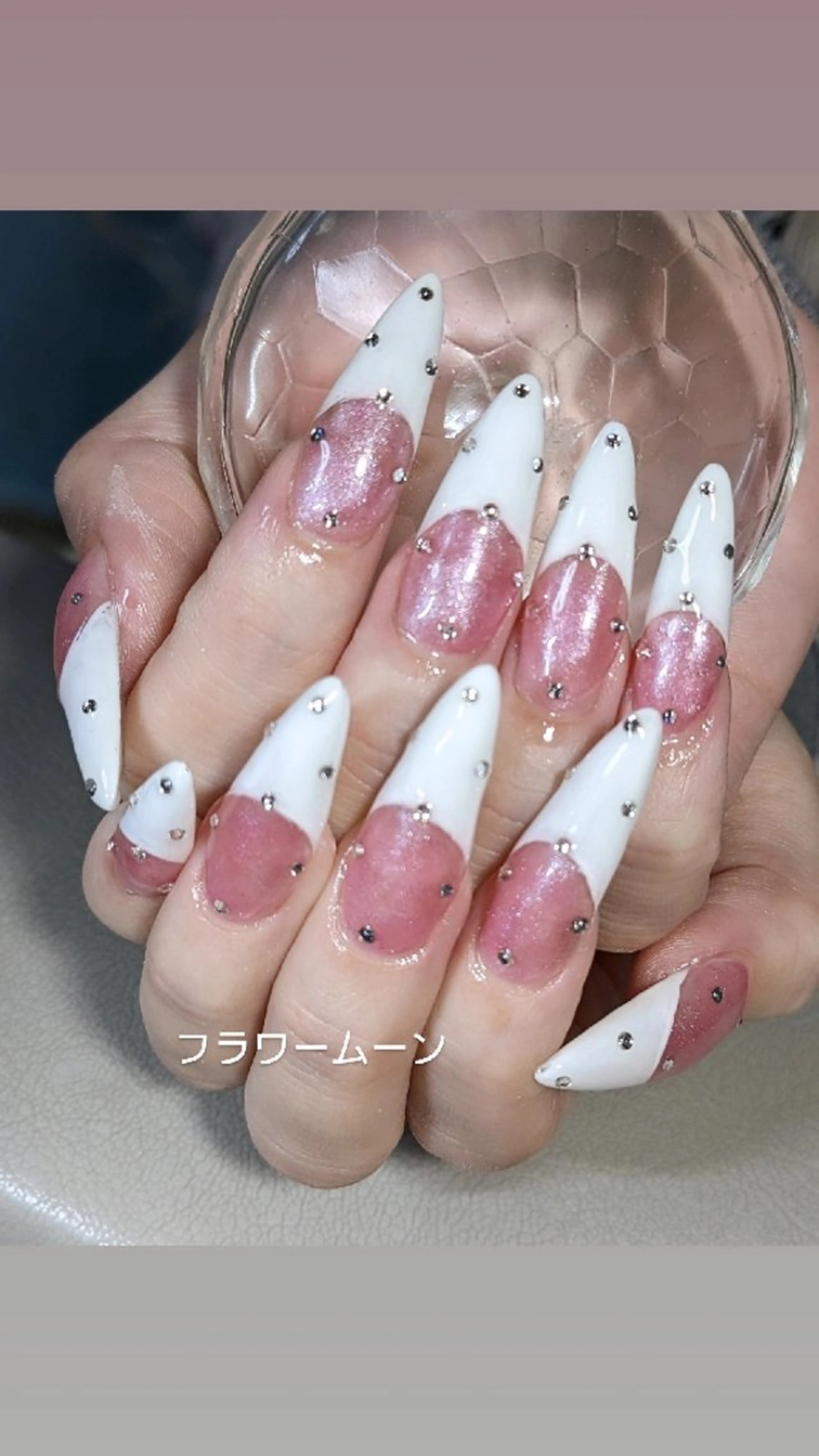 ネイル フレンチネイル フラワー ムーンのネイルデザイン