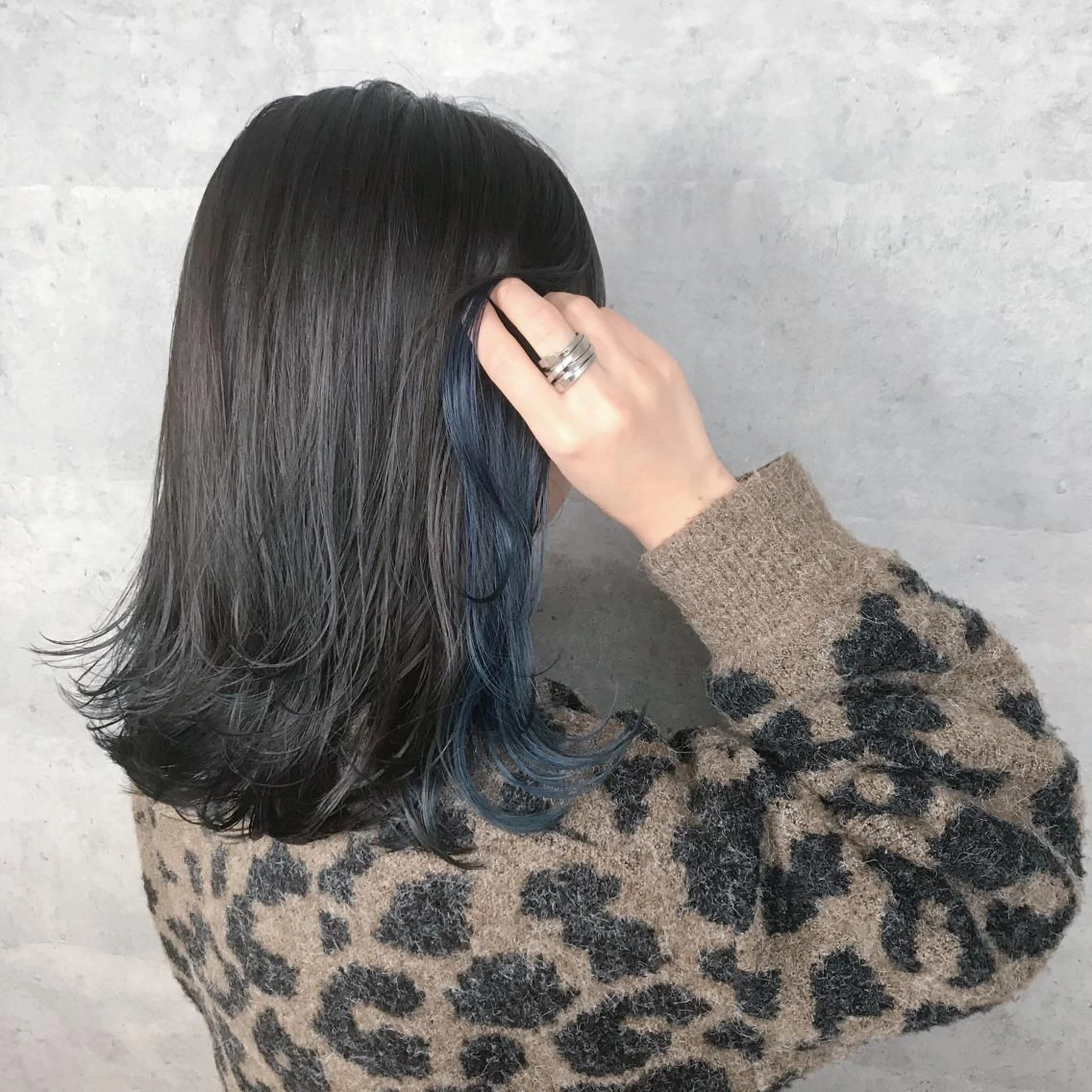 セミロング カラー カット ヘアカラー トリートメント アンダーバーホワイト_WHITE所属・_WHITE芝本 賢吾【天王寺店】のヘアスタイル