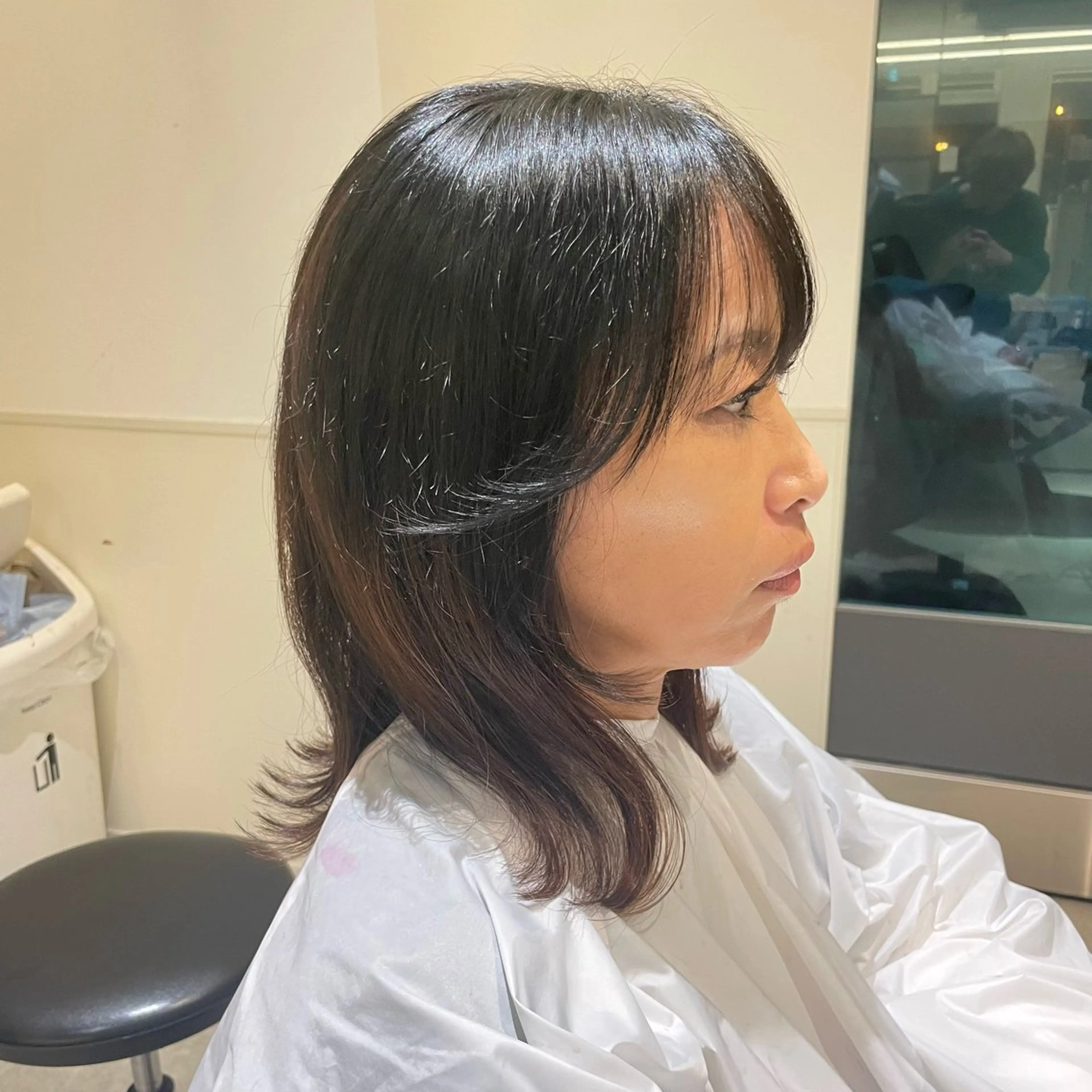 セミロング くびれヘア 顔周りカット 韓国風ヘア 外ハネヘア 松井 せりのヘアスタイル