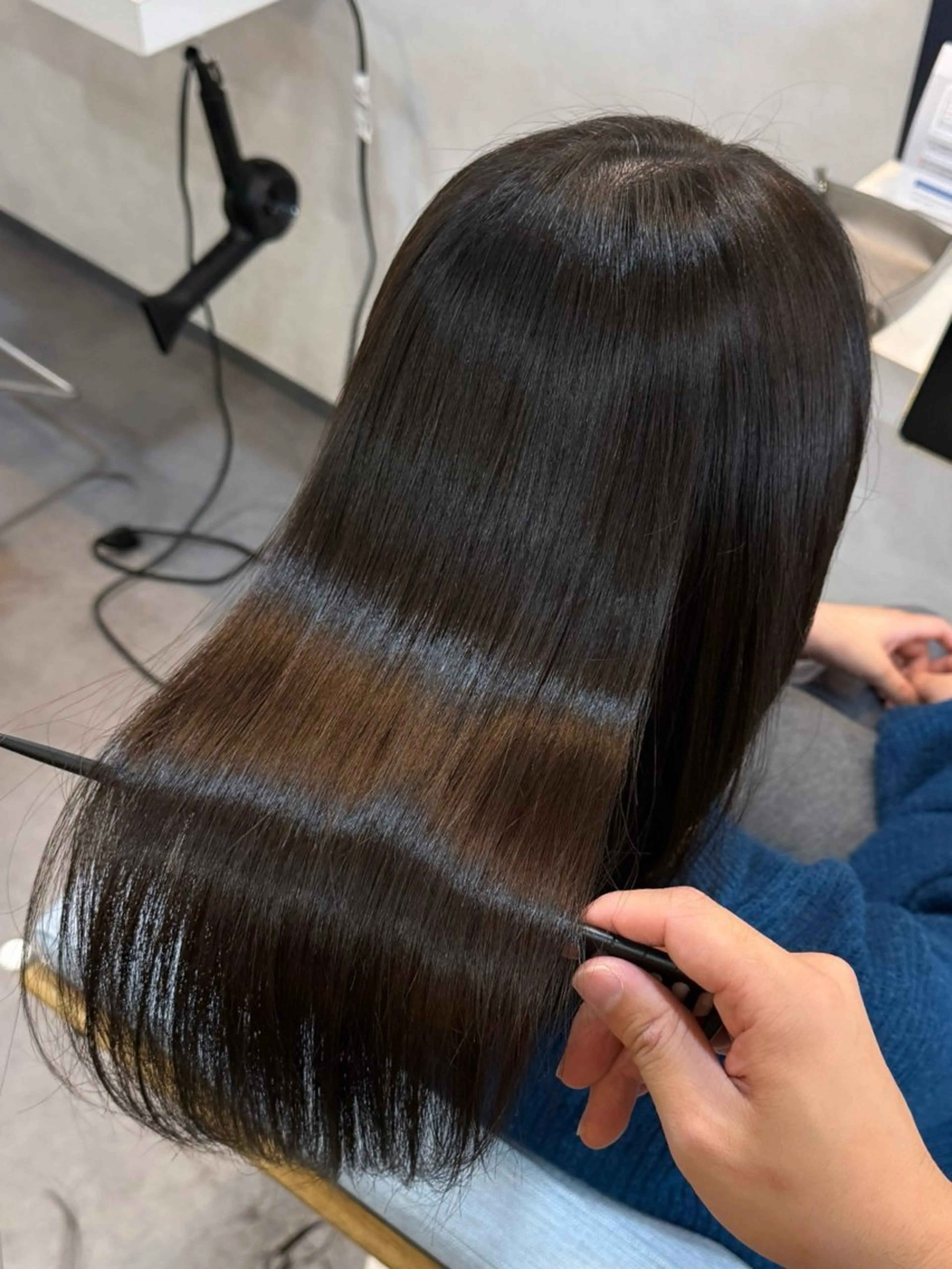 セミロング ハイライト 髪質改善 縮毛矯正 トリートメント 髪のお悩みお任せ ください坂 要司のヘアスタイル