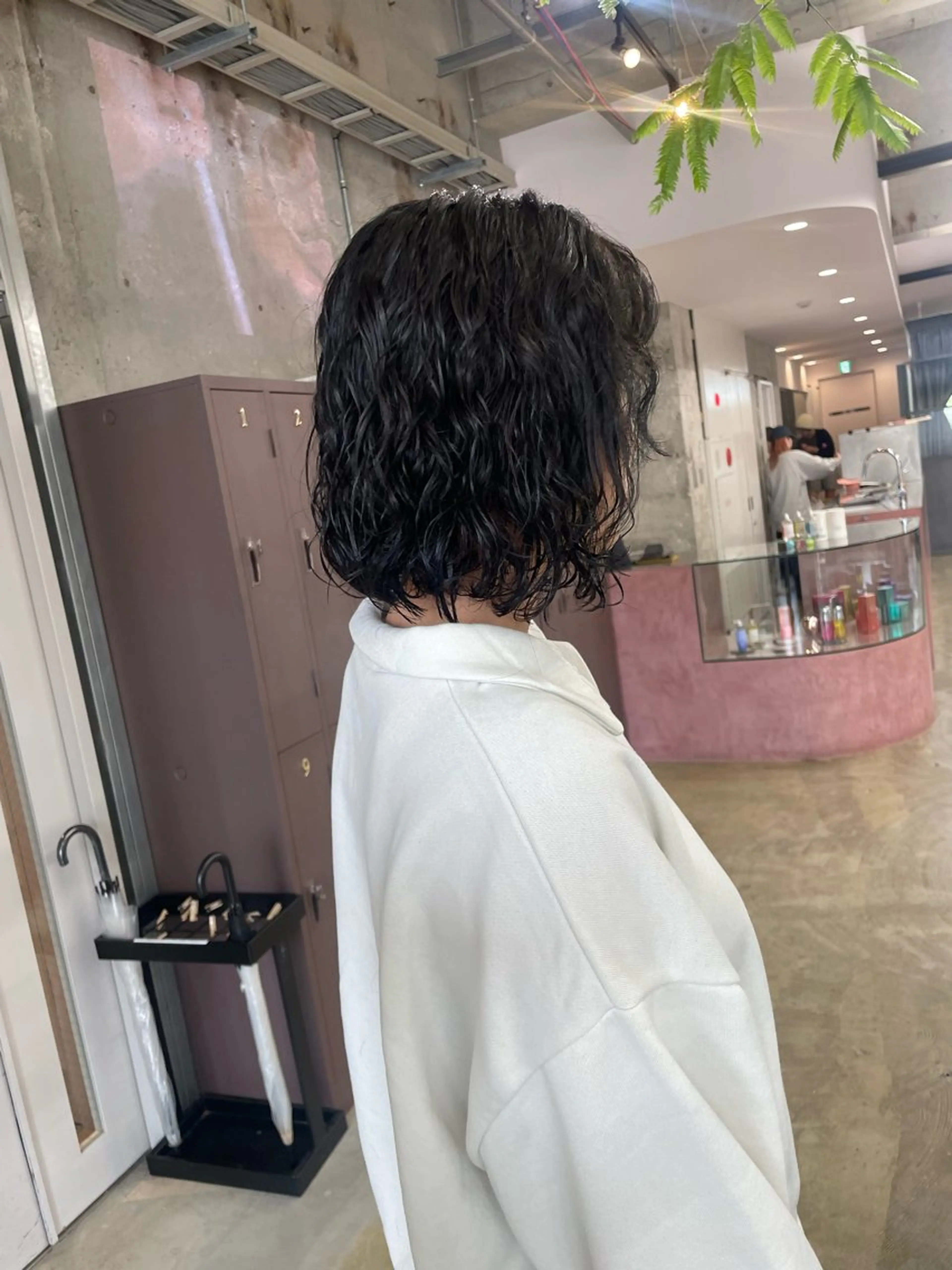 ミディアム カット ヘアカラー パーマ 鈴木瑛里／ブロンド ベージュ／ピンクのヘアスタイル