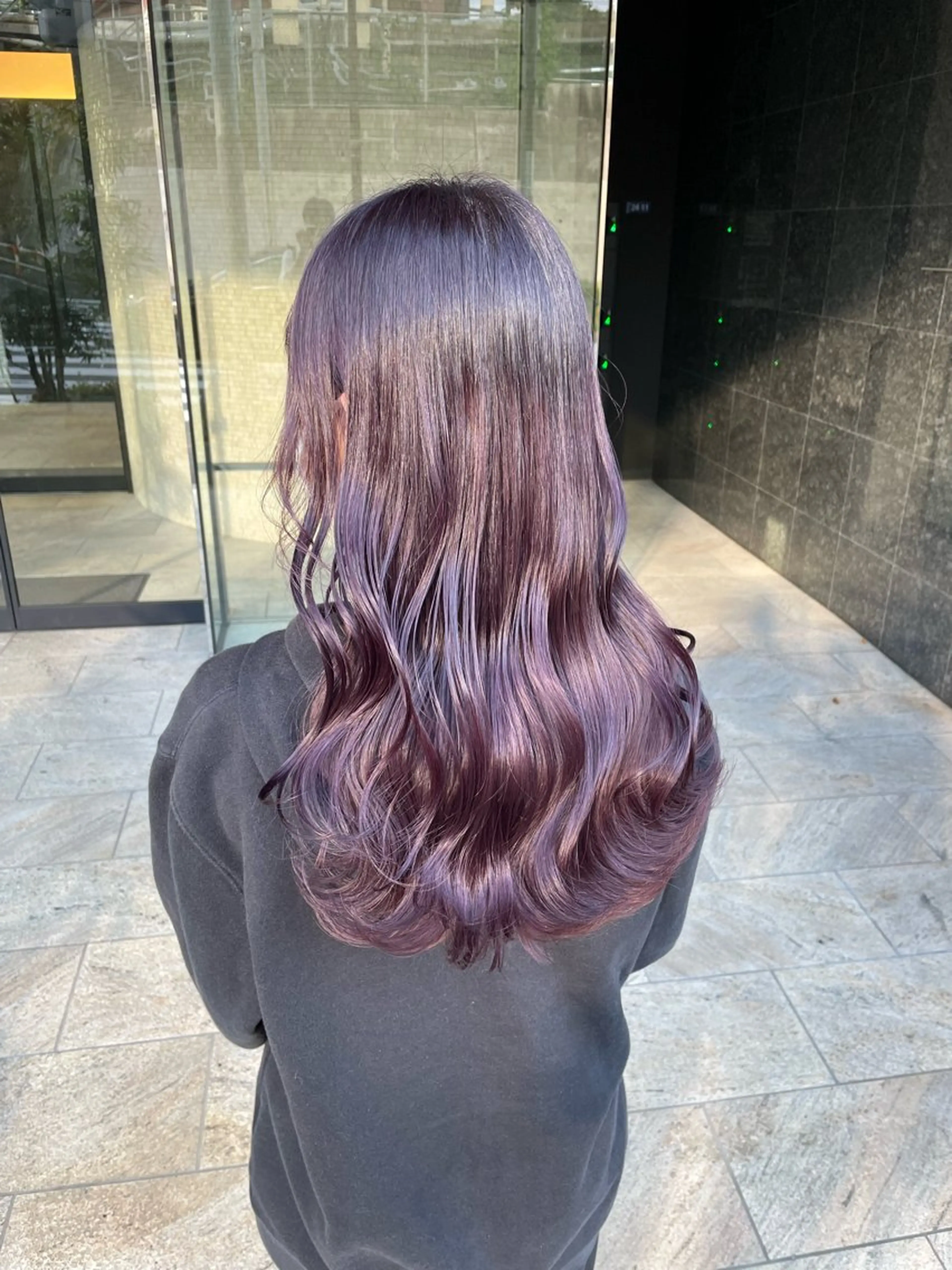 ロング カラー 半野 萌笑のヘアスタイル