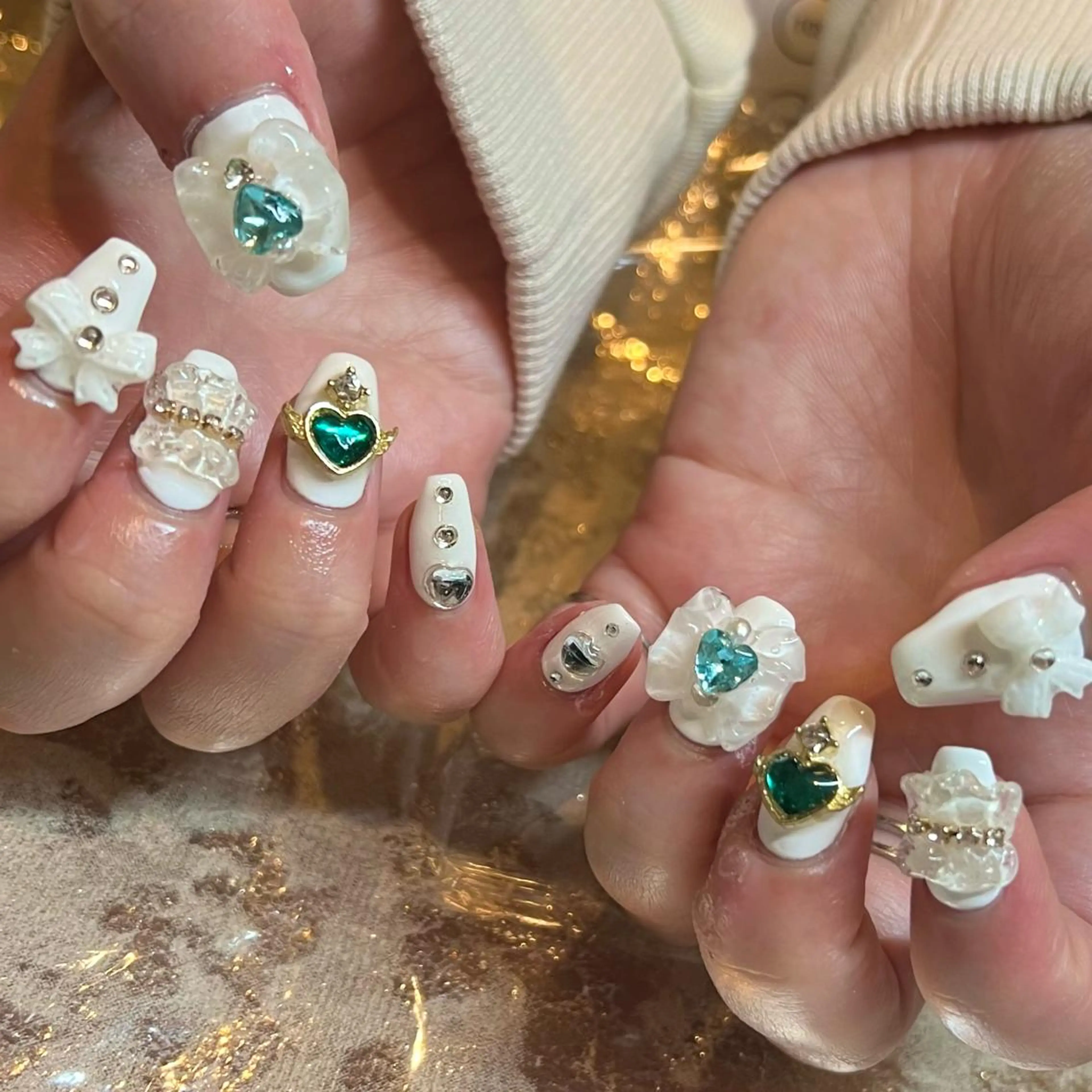 ミディアム ネイル ハンドネイル H🌺 NAILのネイルデザイン