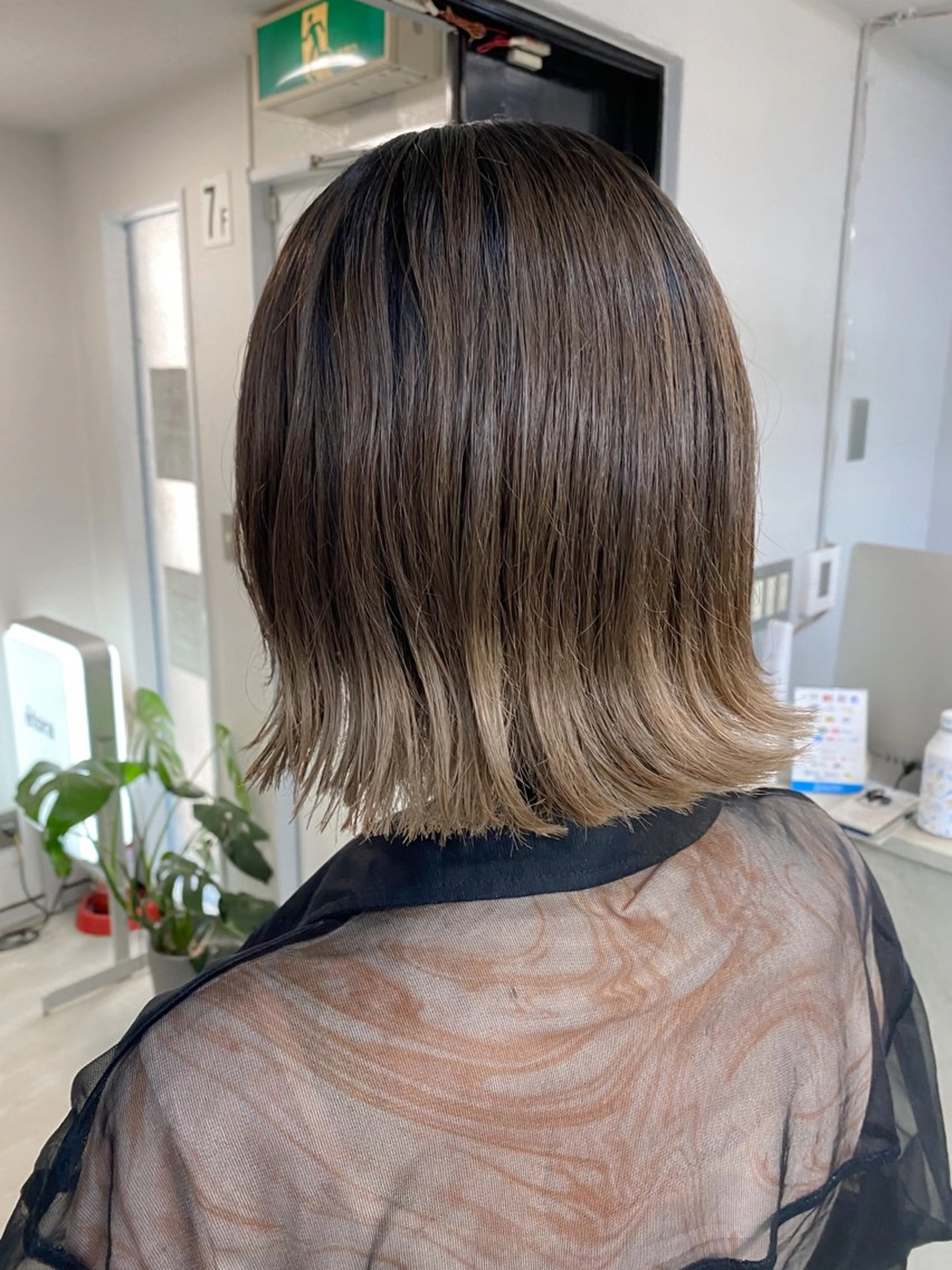 ミディアム カラー 切りっぱなしボブ ボブ カット トリートメント 佐藤 侑哉のヘアスタイル