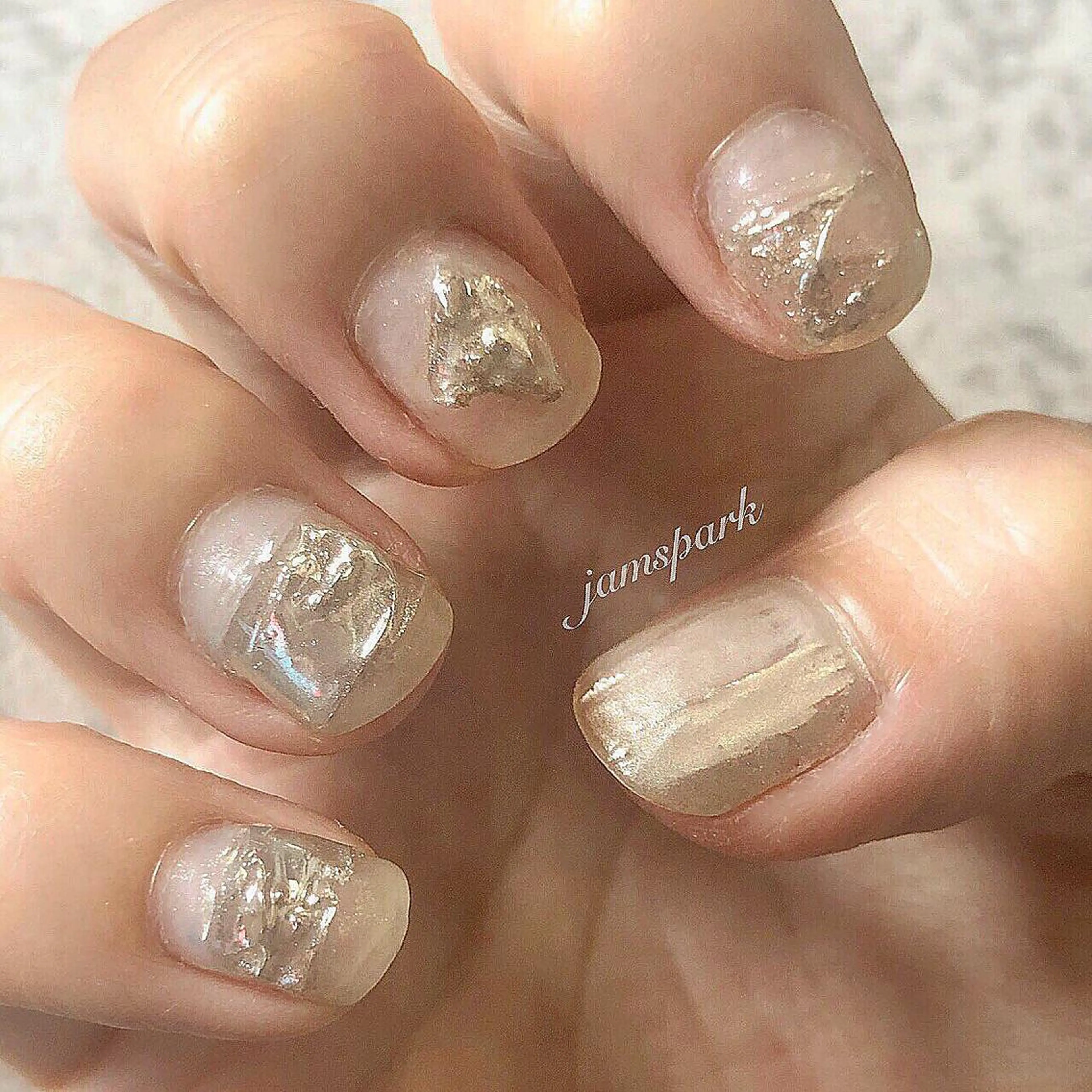 ネイル ジェルネイル ミラーネイル ニュアンスネイル ショートネイル シルバー ハンドネイル jamspark ✨のネイルデザイン