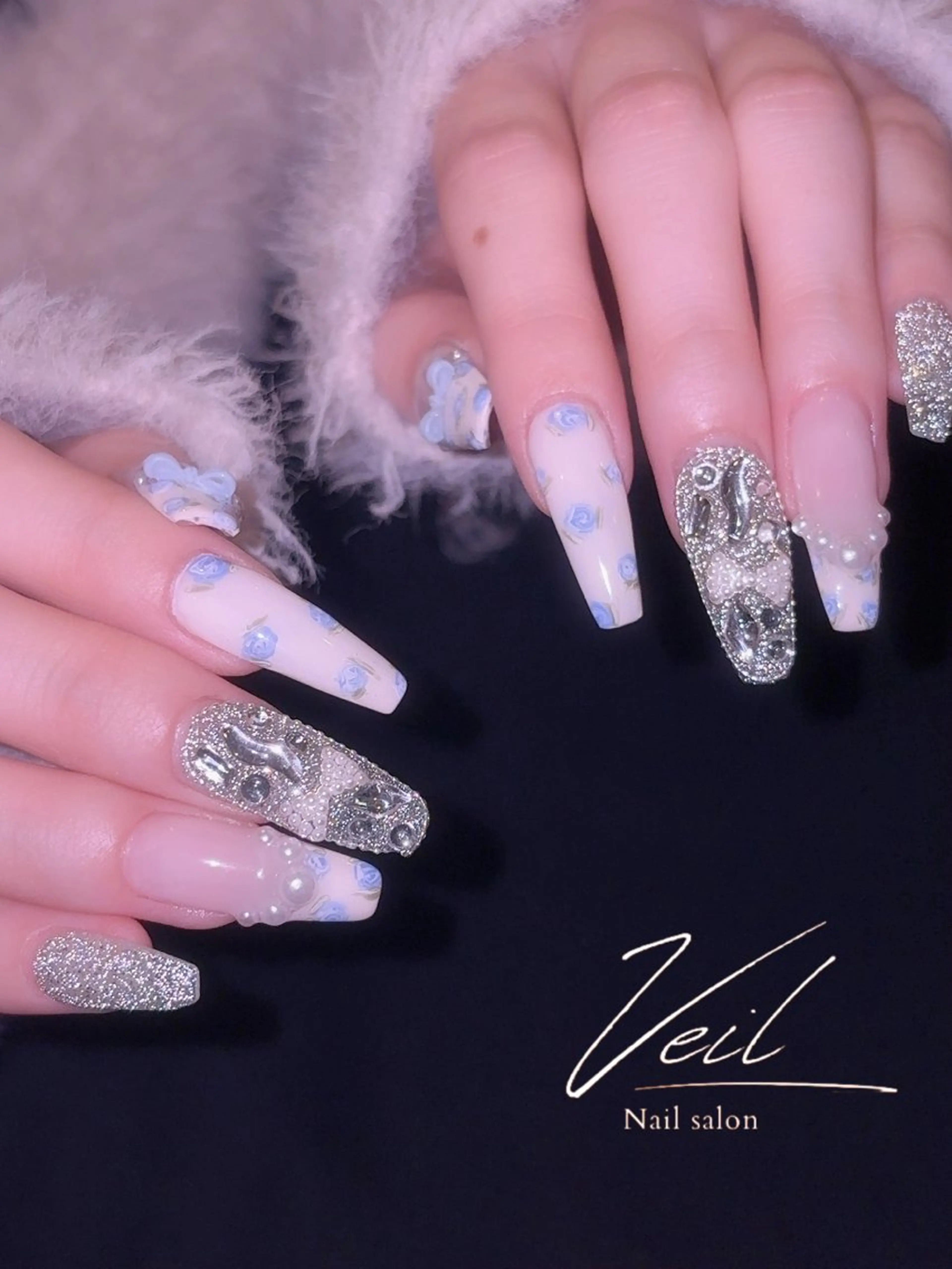 ネイル ブルー ハンドネイル nail salon veil所属・岡嶋 伊織📍京橋徒歩1分のネイルデザイン