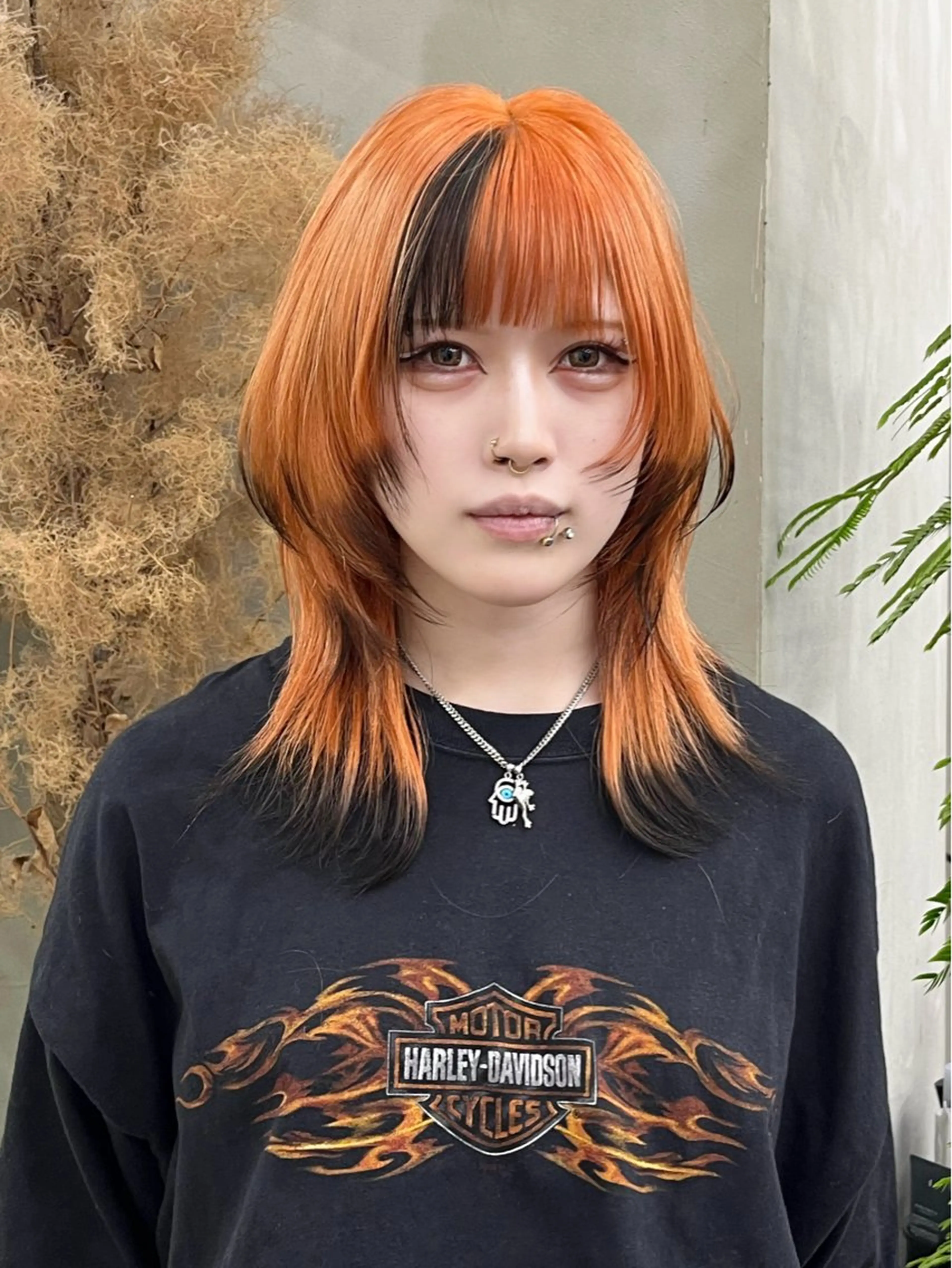 セミロング カラー オレンジ 顔まわりレイヤー 顔周りカット レイヤーカット ウルフカット カット ヘアカラー ウルフ/レイヤー ⚡️ITSUKU⚡️のヘアスタイル