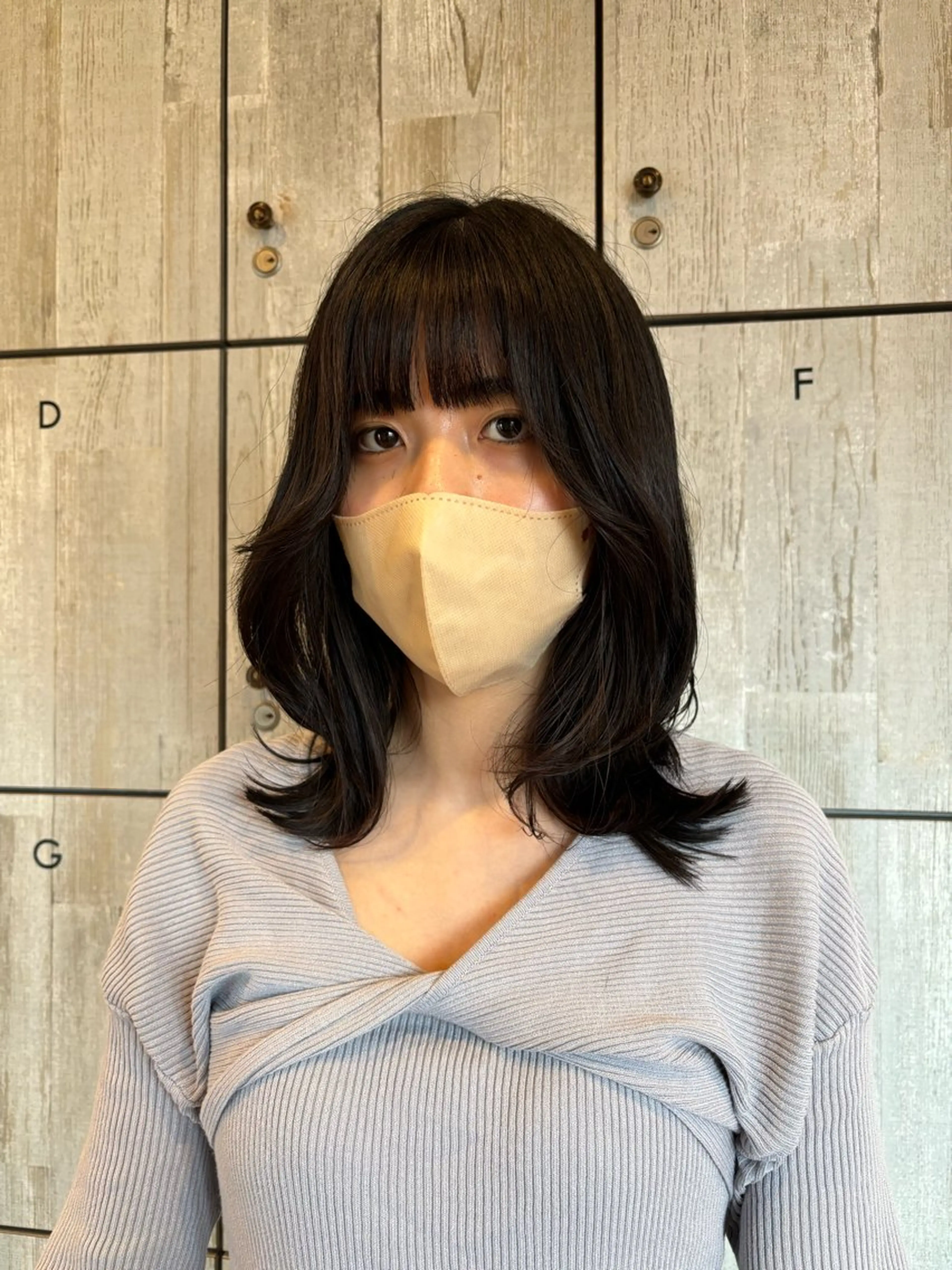 セミロング レイヤーカット ハイトーン迷子さん 歓迎🤍こころのヘアスタイル