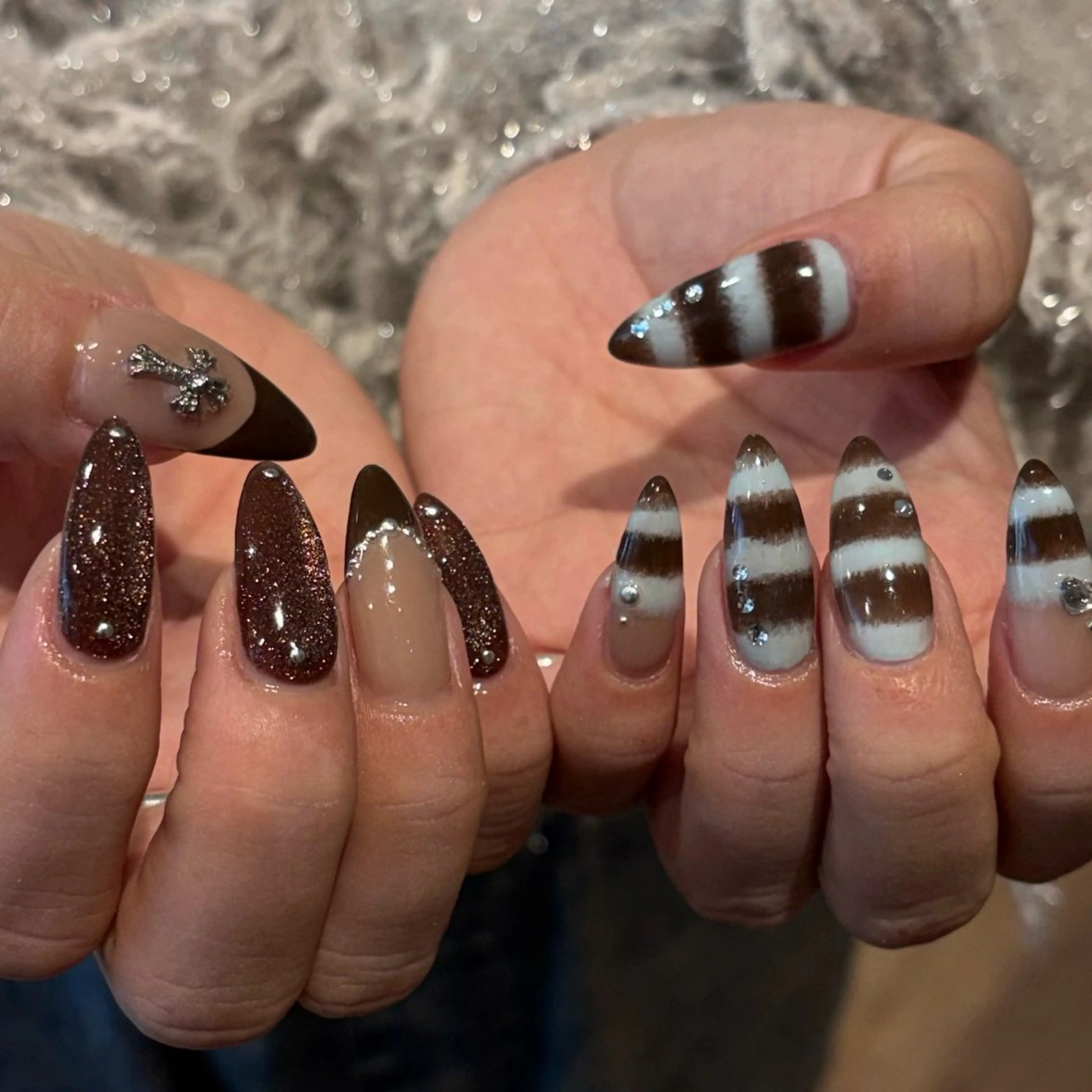 ネイル ボーダー ブラウン フレンチネイル マグネットネイル 持ち込み Bianca名駅店 安田のネイルデザイン